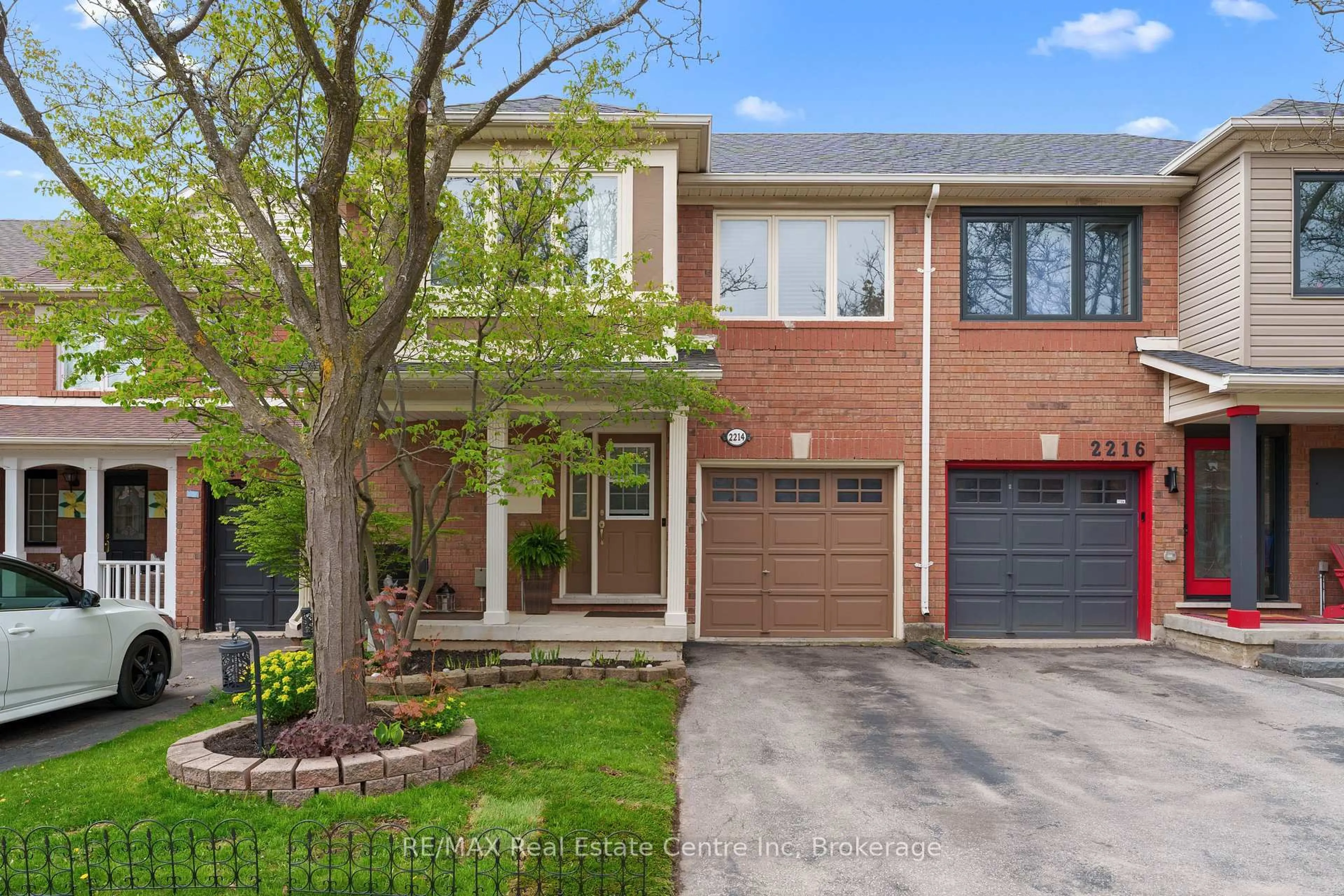 Home with brick exterior material, street for 2214 Shadetree Ave, Burlington Ontario L7L 6L4