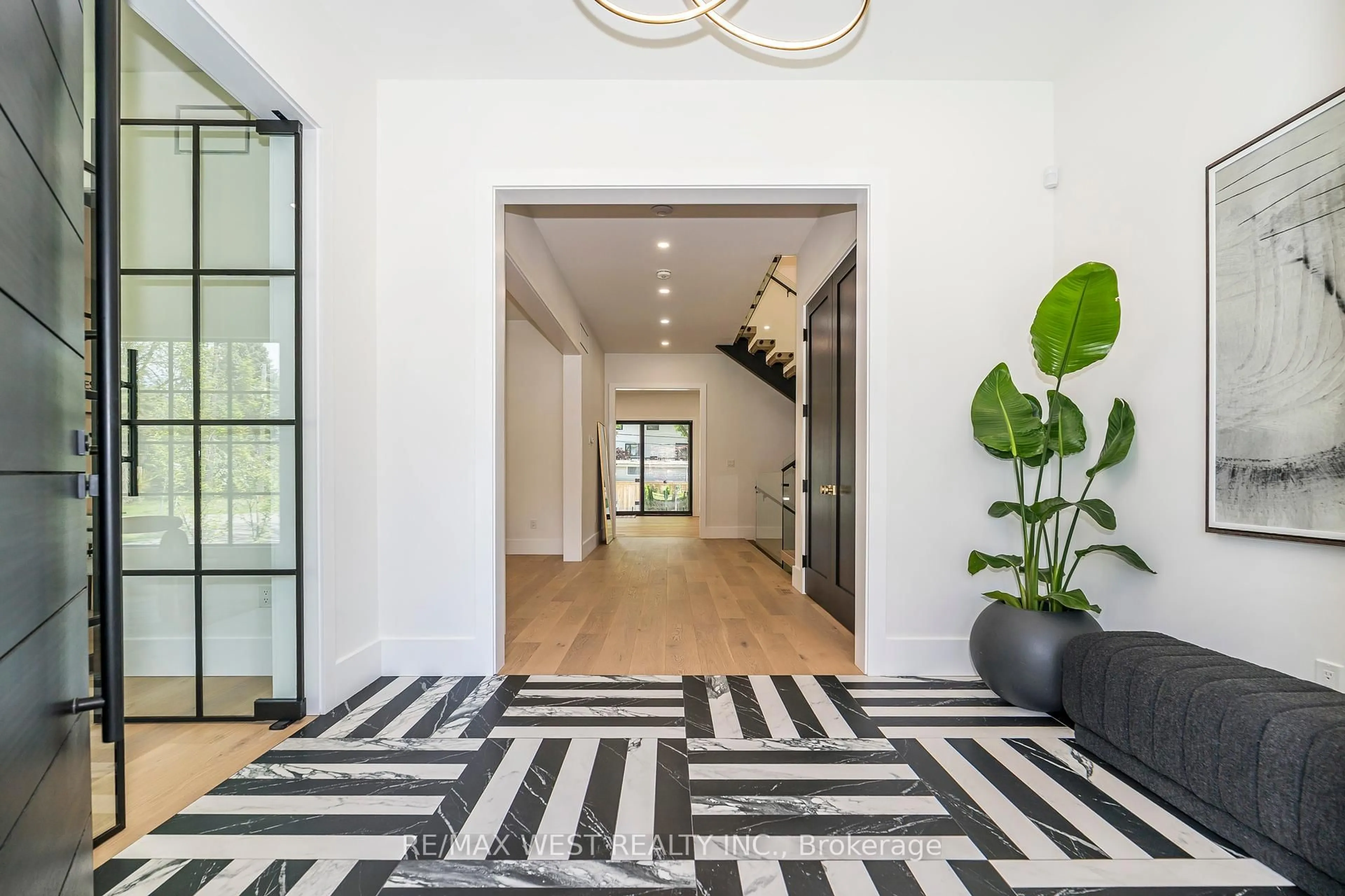 Indoor entryway for 29 Bromley Cres, Toronto Ontario M9A 3X1