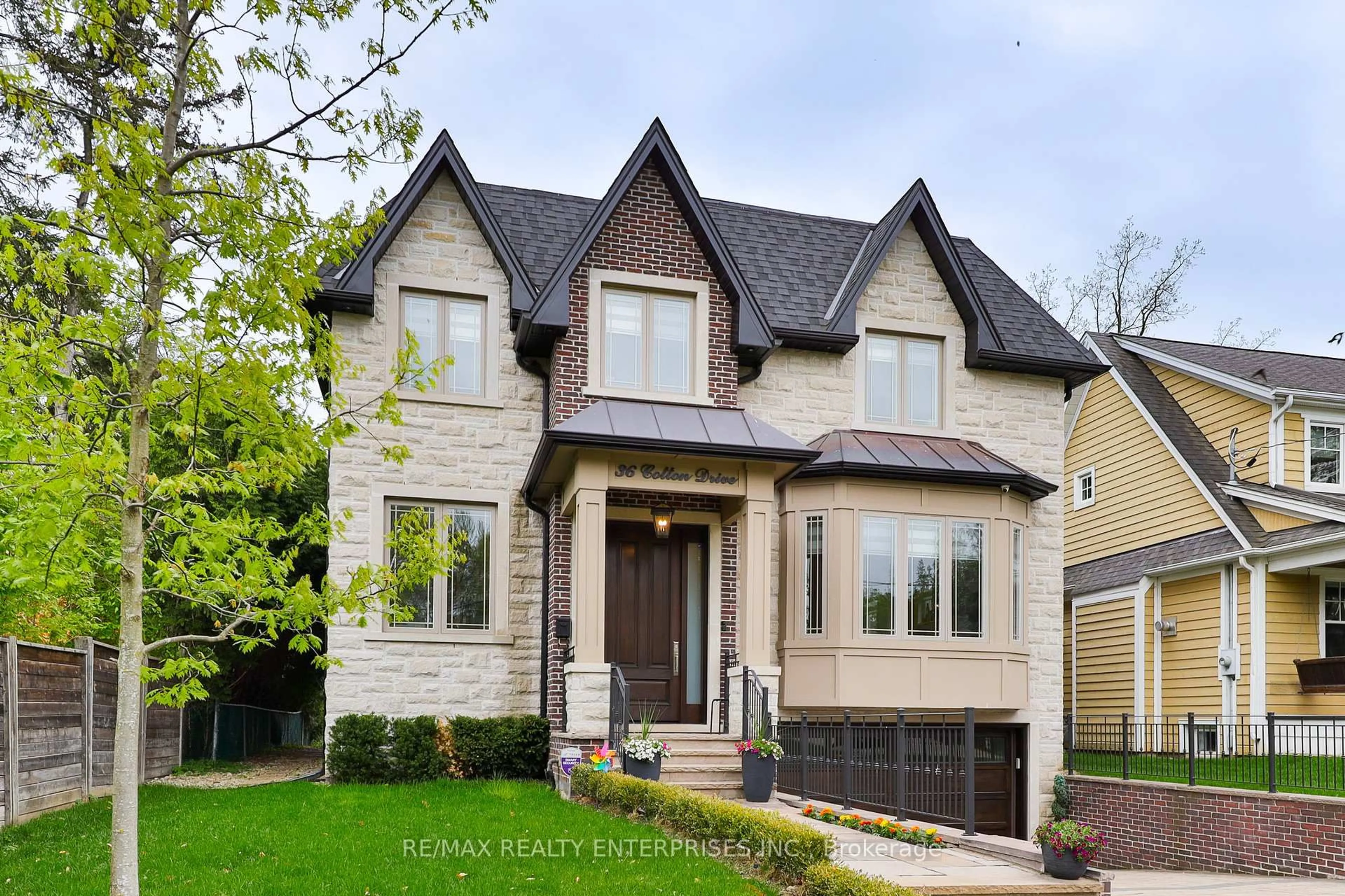 Home with brick exterior material, street for 36 Cotton Dr, Mississauga Ontario L5G 1Z9