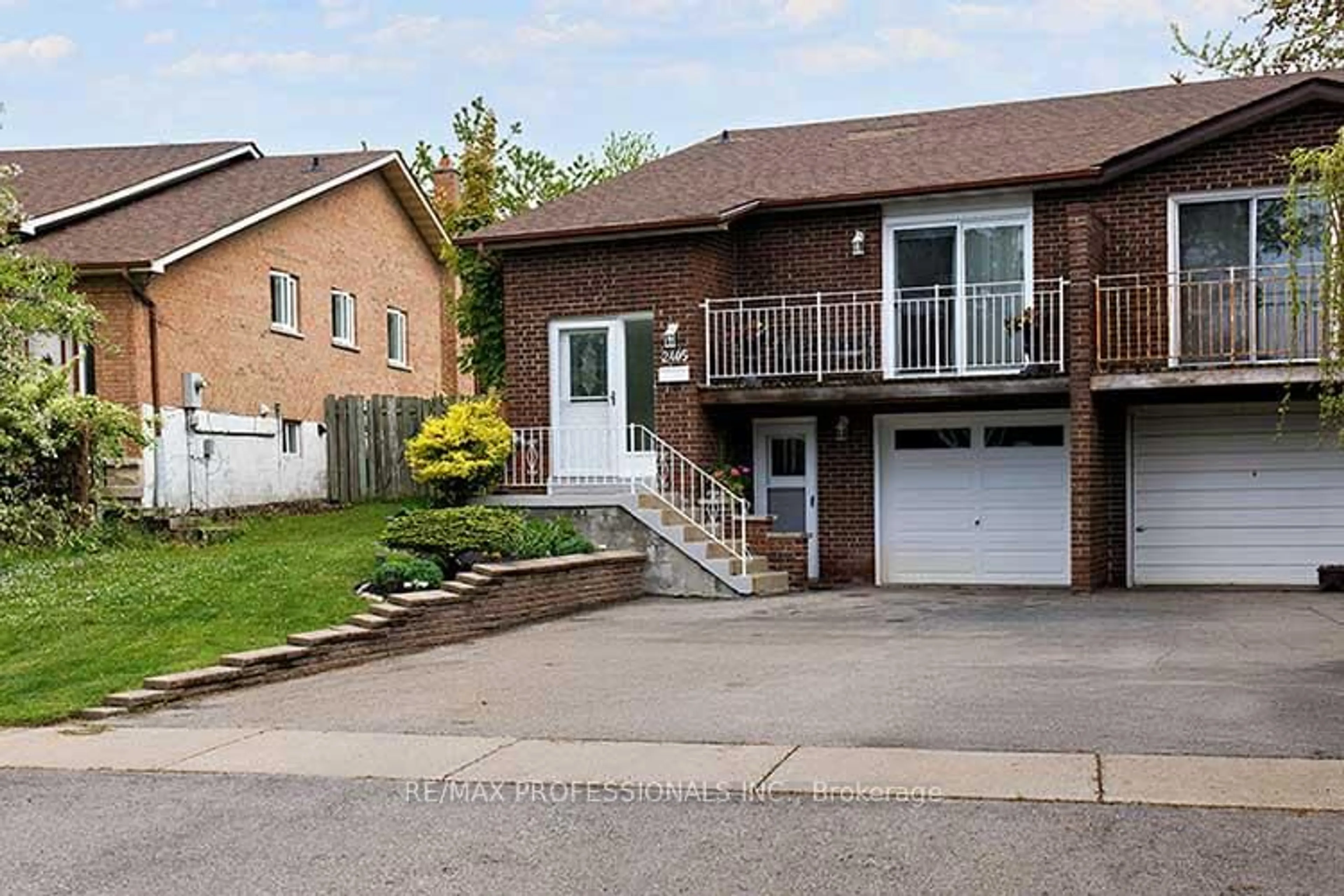 Home with brick exterior material, street for 2405 Culver Way, Mississauga Ontario L5B 2P8