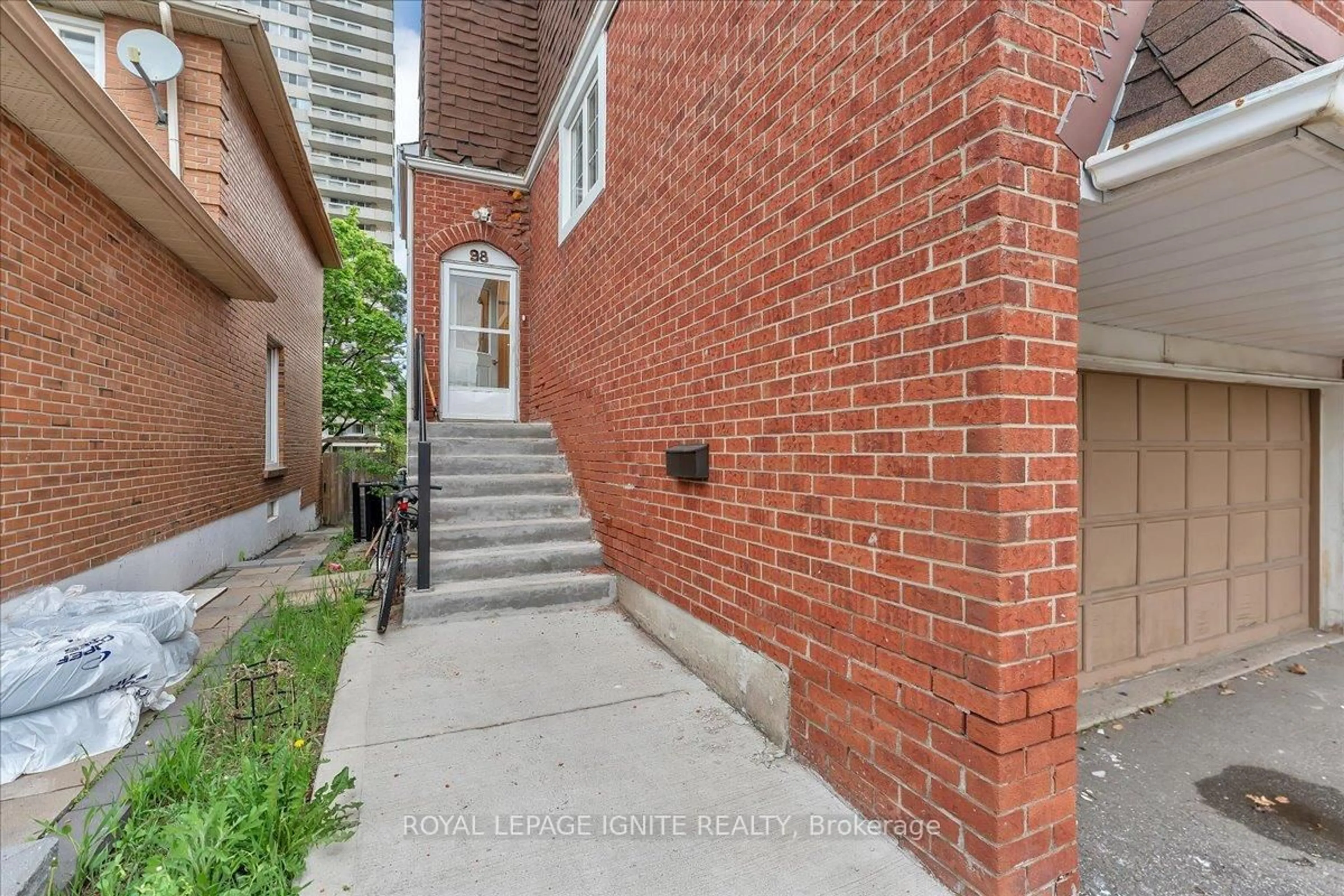 Unknown for 98 Sheldrake Crt, Brampton Ontario L6Y 2W9