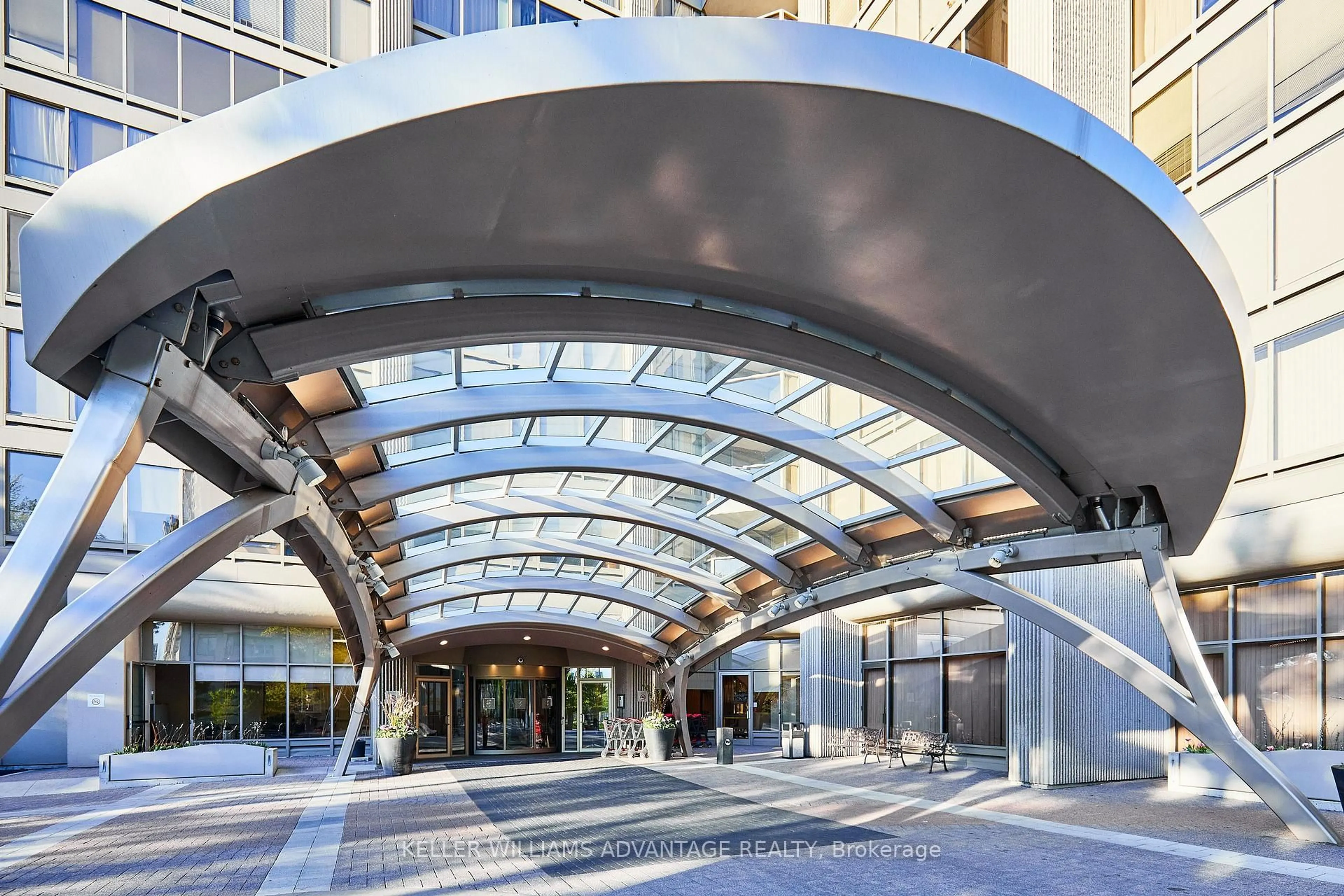 Indoor foyer for 2045 Lake Shore Blvd #1508, Toronto Ontario M8V 2Z6