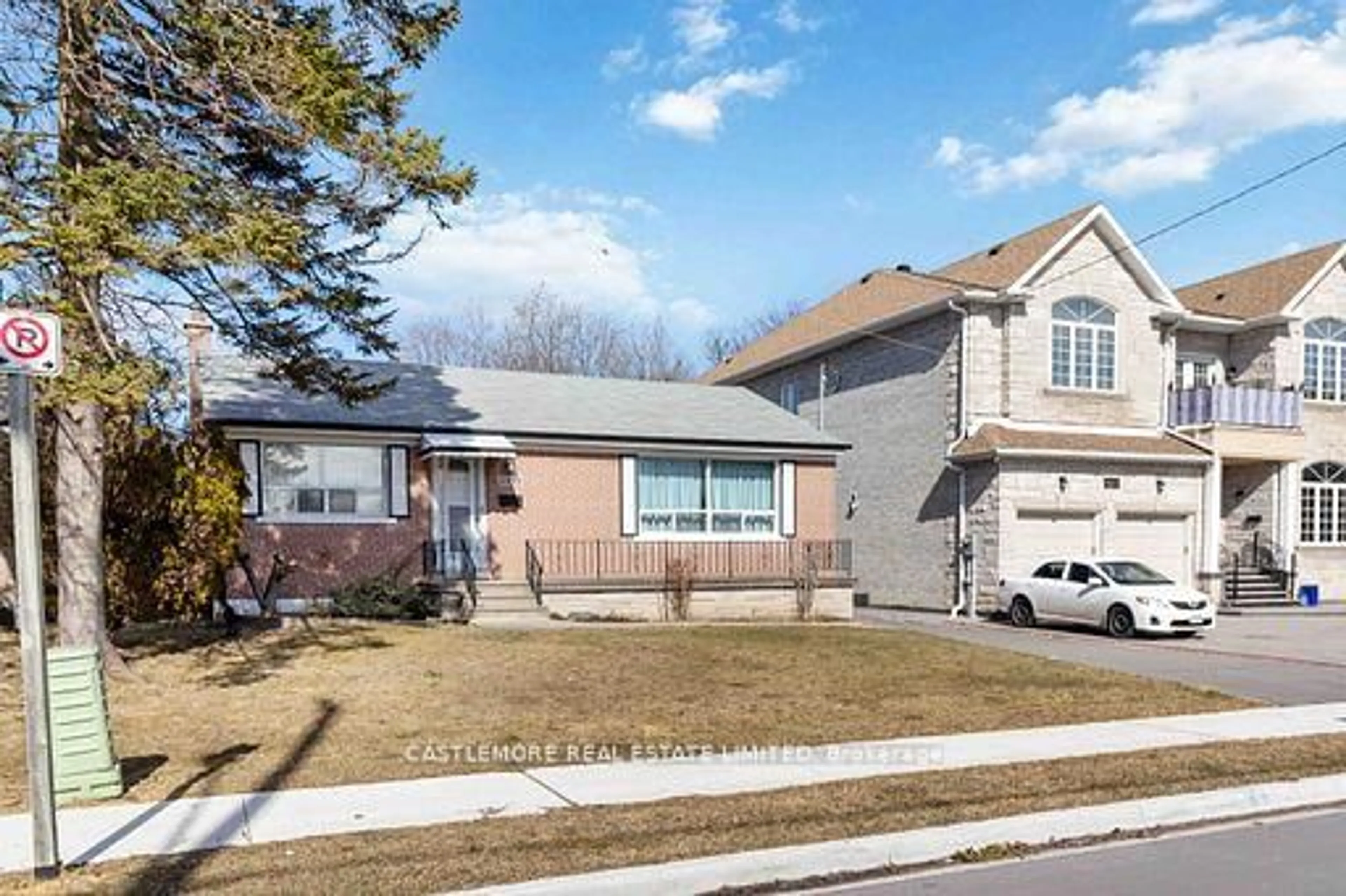 Home with vinyl exterior material, street for 6939 Justine Dr, Mississauga Ontario L4T 1M4