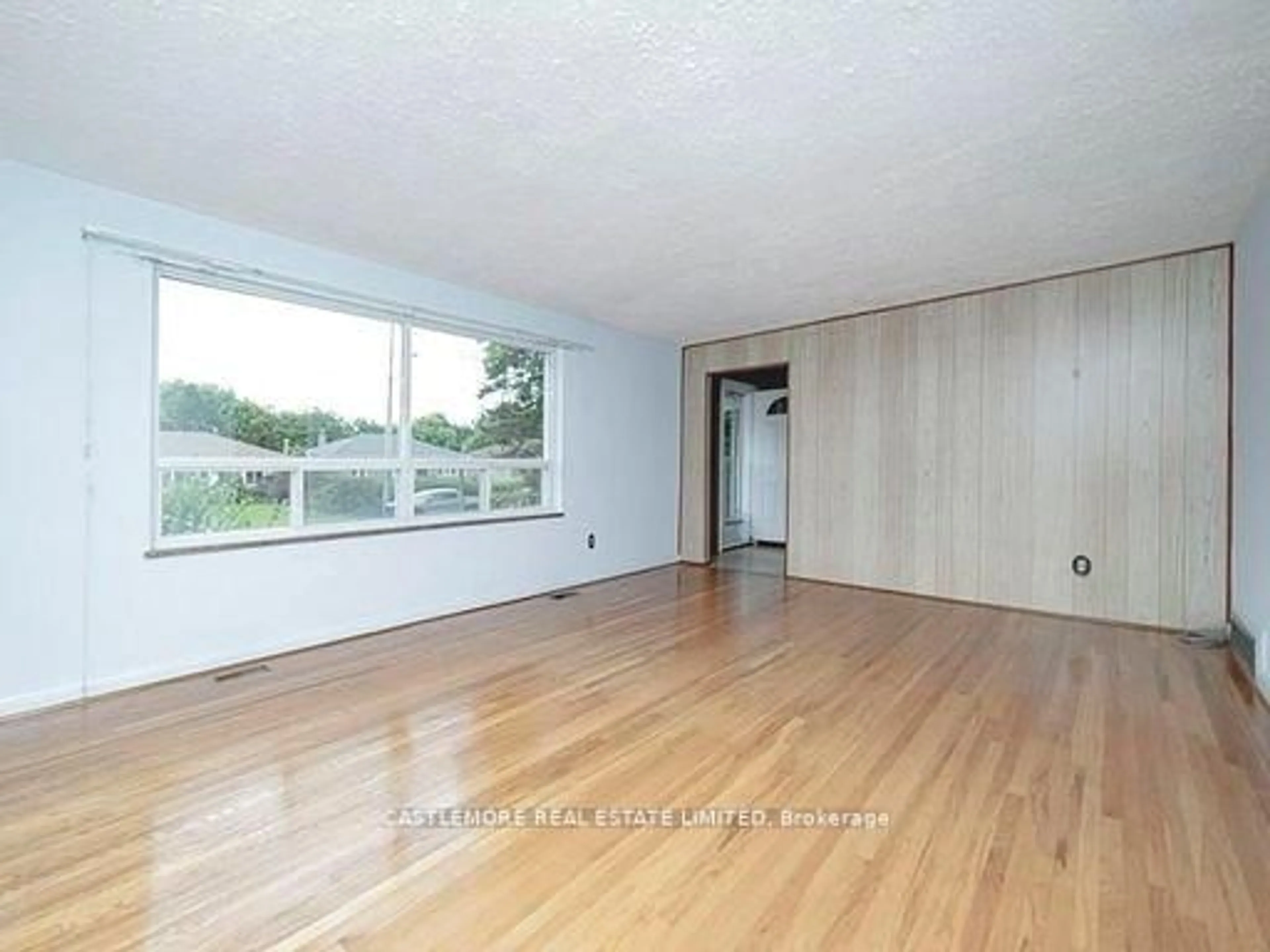 A pic of a room for 6939 Justine Dr, Mississauga Ontario L4T 1M4