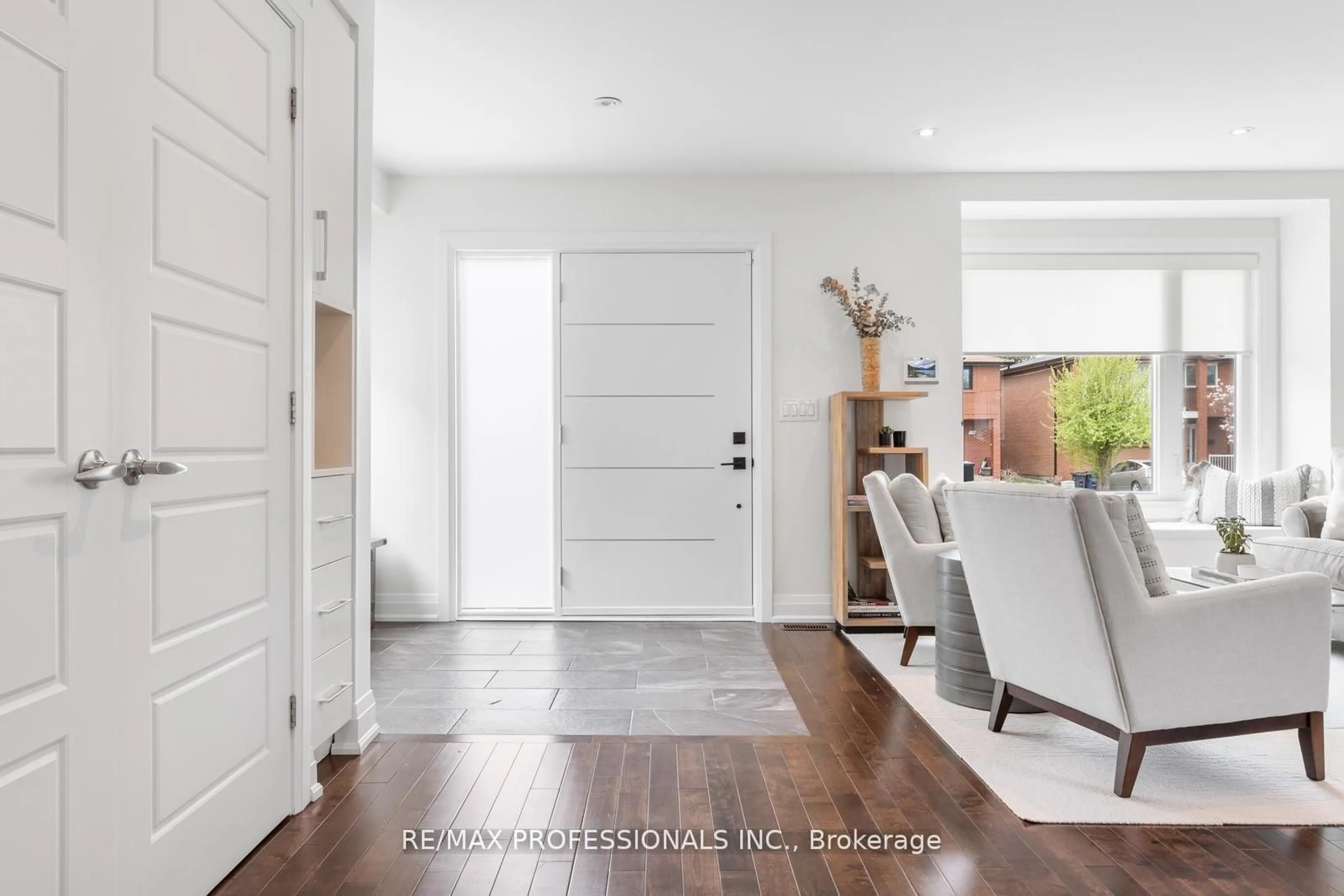 Indoor entryway for 43 Bellman Ave, Toronto Ontario M8W 4A5