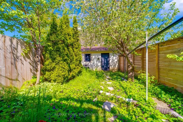 Additional property image - 131 Lansdowne Ave