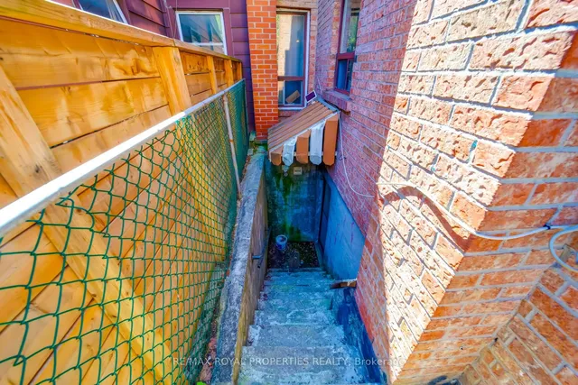 Additional property image - 131 Lansdowne Ave