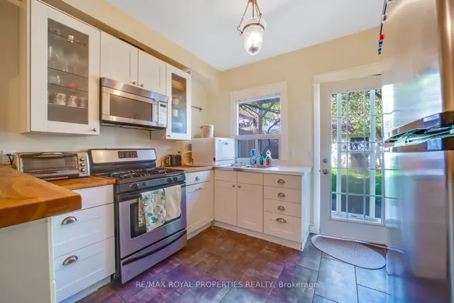Additional property image - 131 Lansdowne Ave