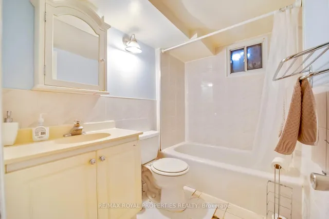 Additional property image - 131 Lansdowne Ave