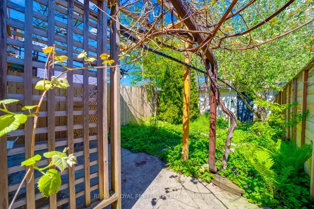 Additional property image - 131 Lansdowne Ave