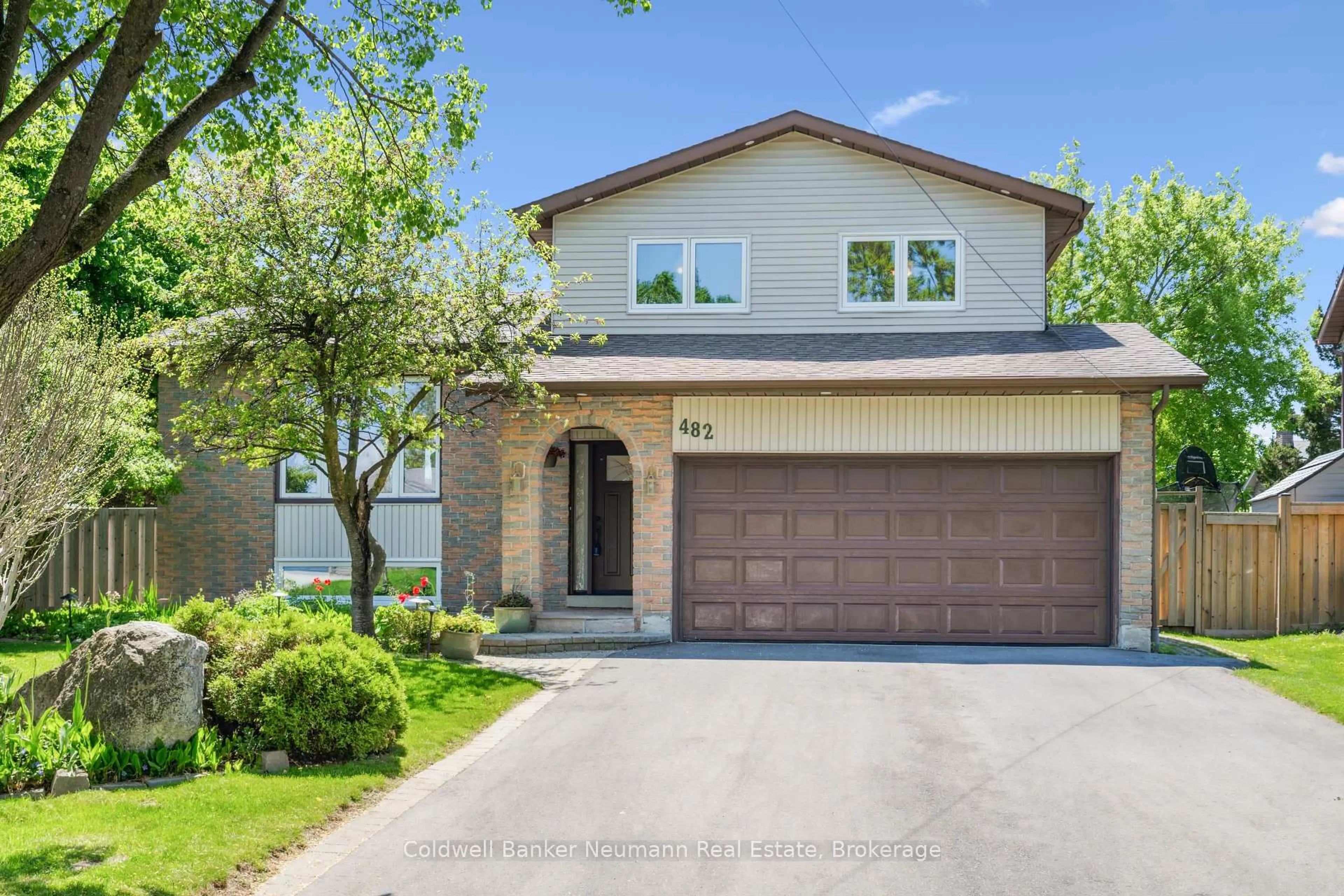 Home with vinyl exterior material, street for 482 Gowland Cres, Milton Ontario L9T 4E5