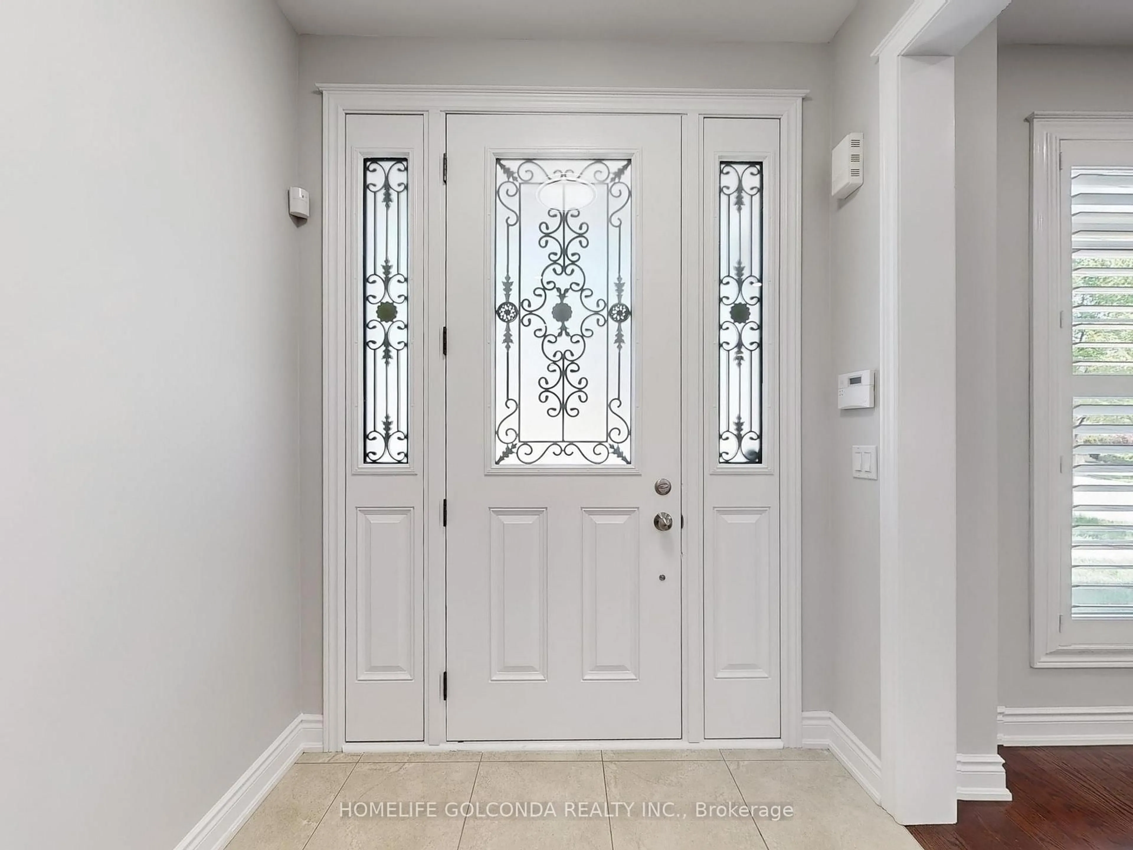 Indoor entryway for 3148 Larry Cres, Oakville Ontario L6M 0T1