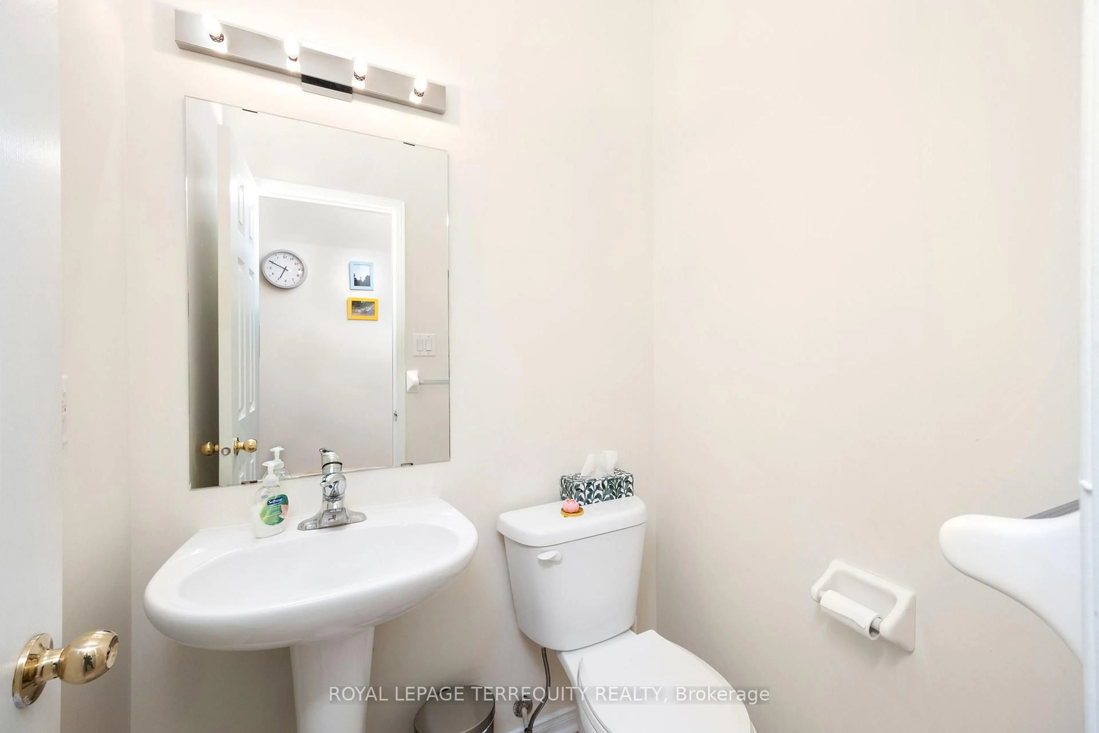 Standard bathroom, unknown for 5182 Angel Stone Dr, Mississauga Ontario L5M 0L4