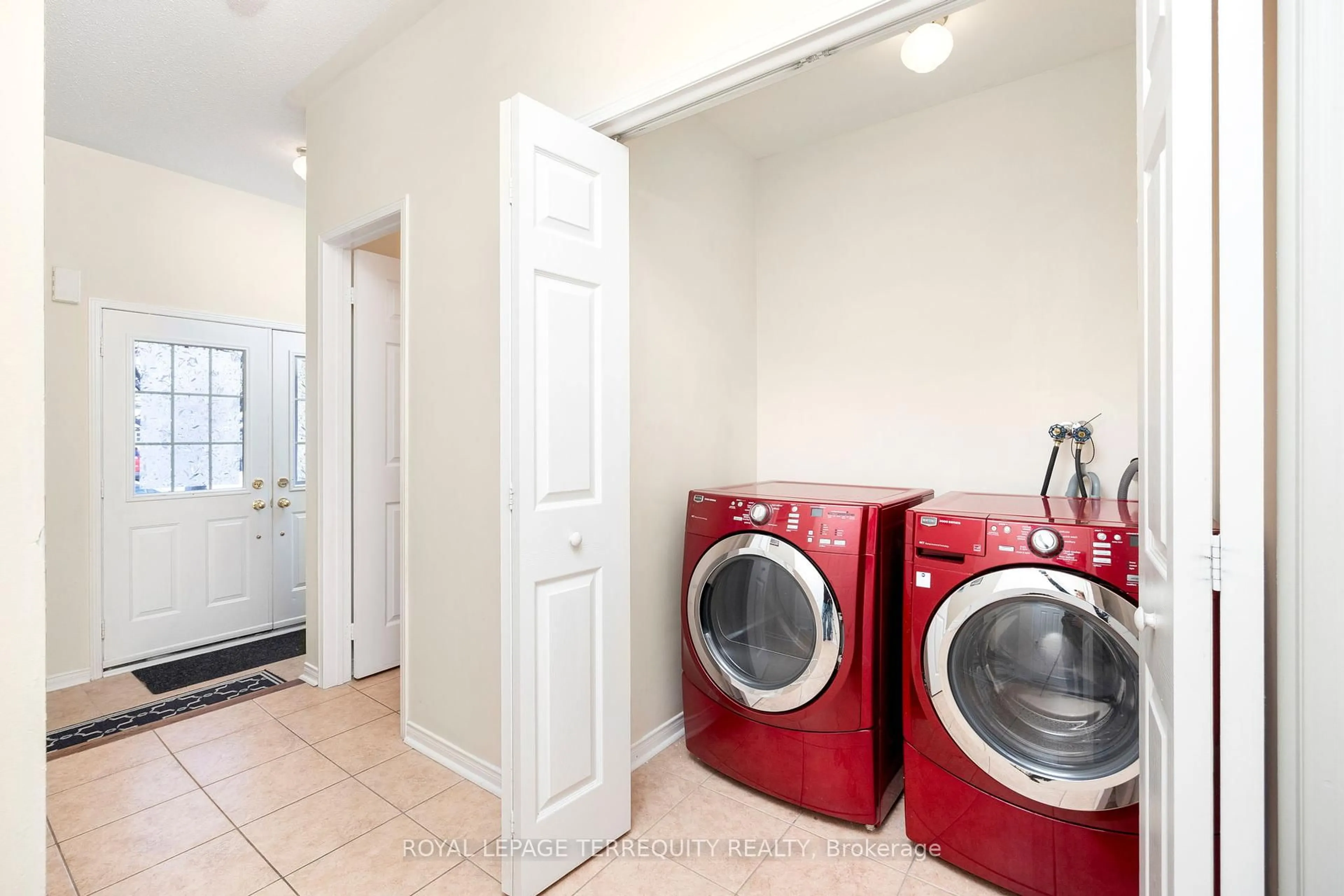 Laundry room for 5182 Angel Stone Dr, Mississauga Ontario L5M 0L4