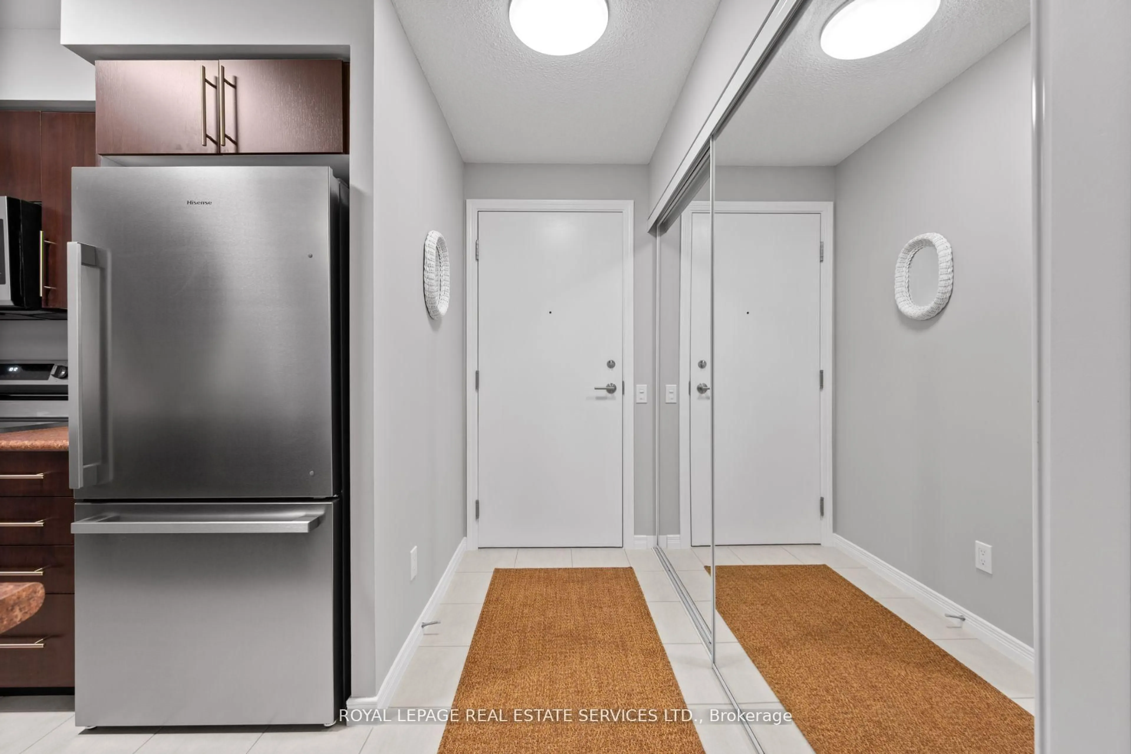 Indoor entryway for 60 Heintzman St #834, Toronto Ontario M6P 5A1