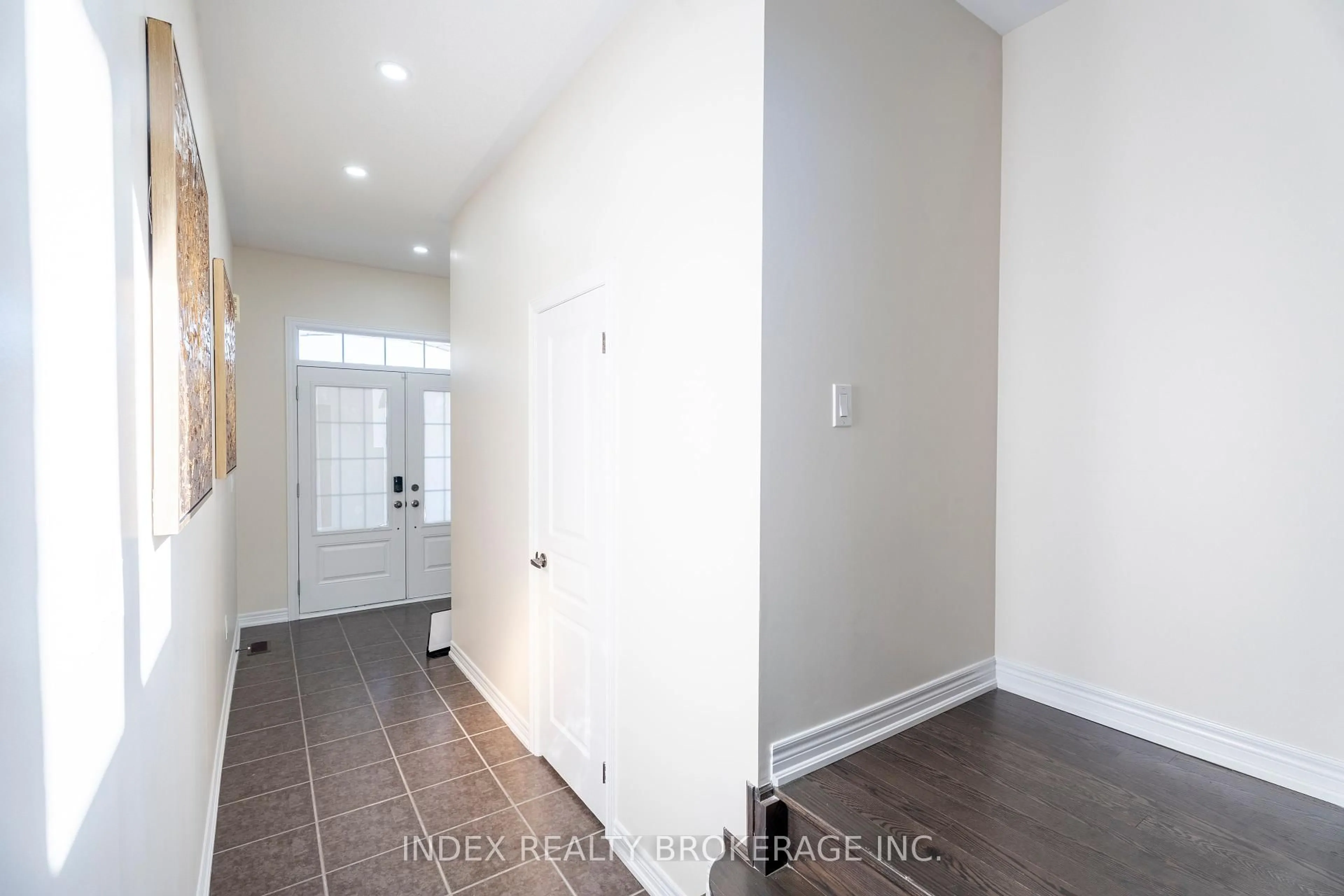 Indoor entryway for 32 Lackington St, Brampton Ontario L6X 5P1