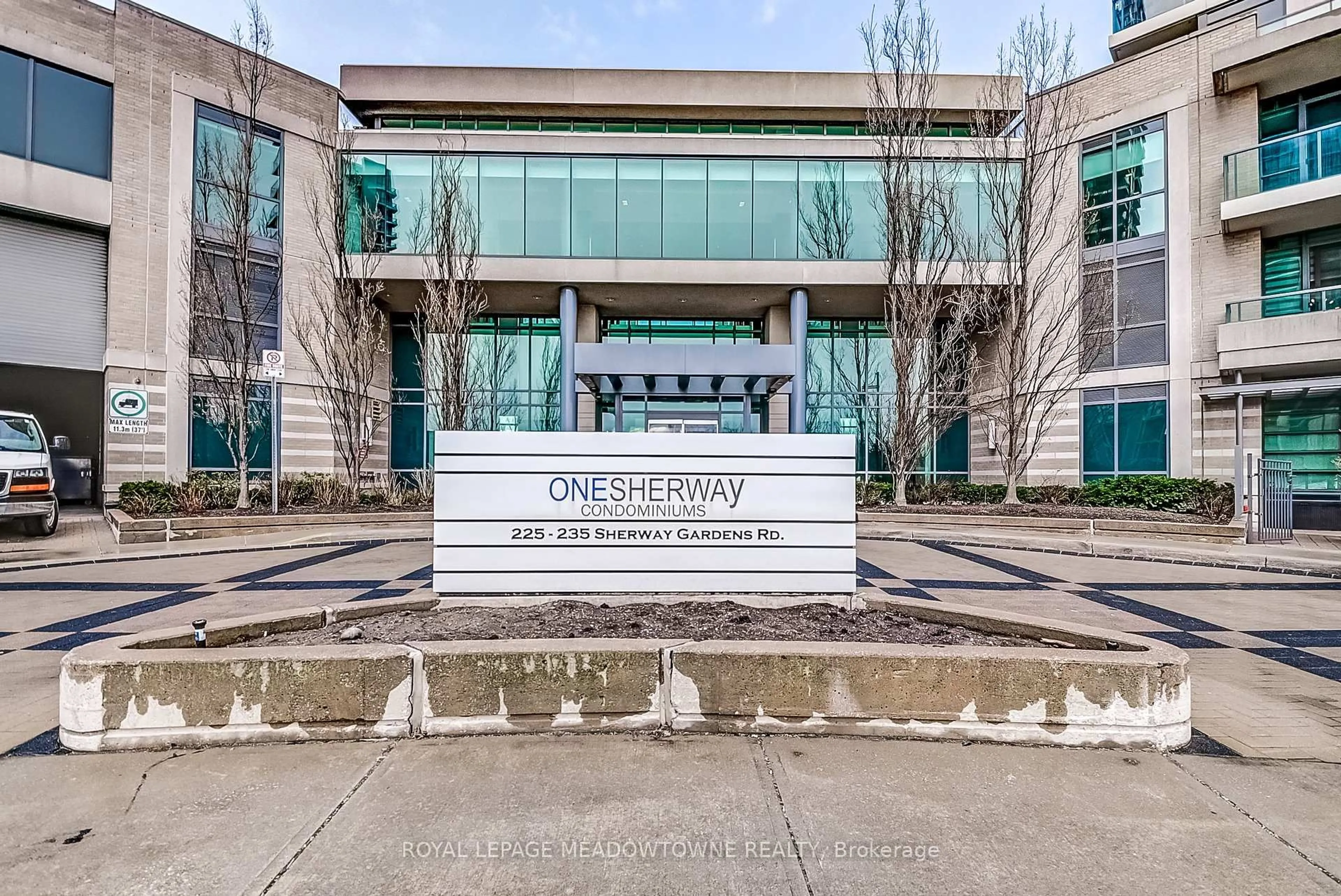Indoor foyer for 225 Sherway Gardens Rd #807, Toronto Ontario M9C 0A3