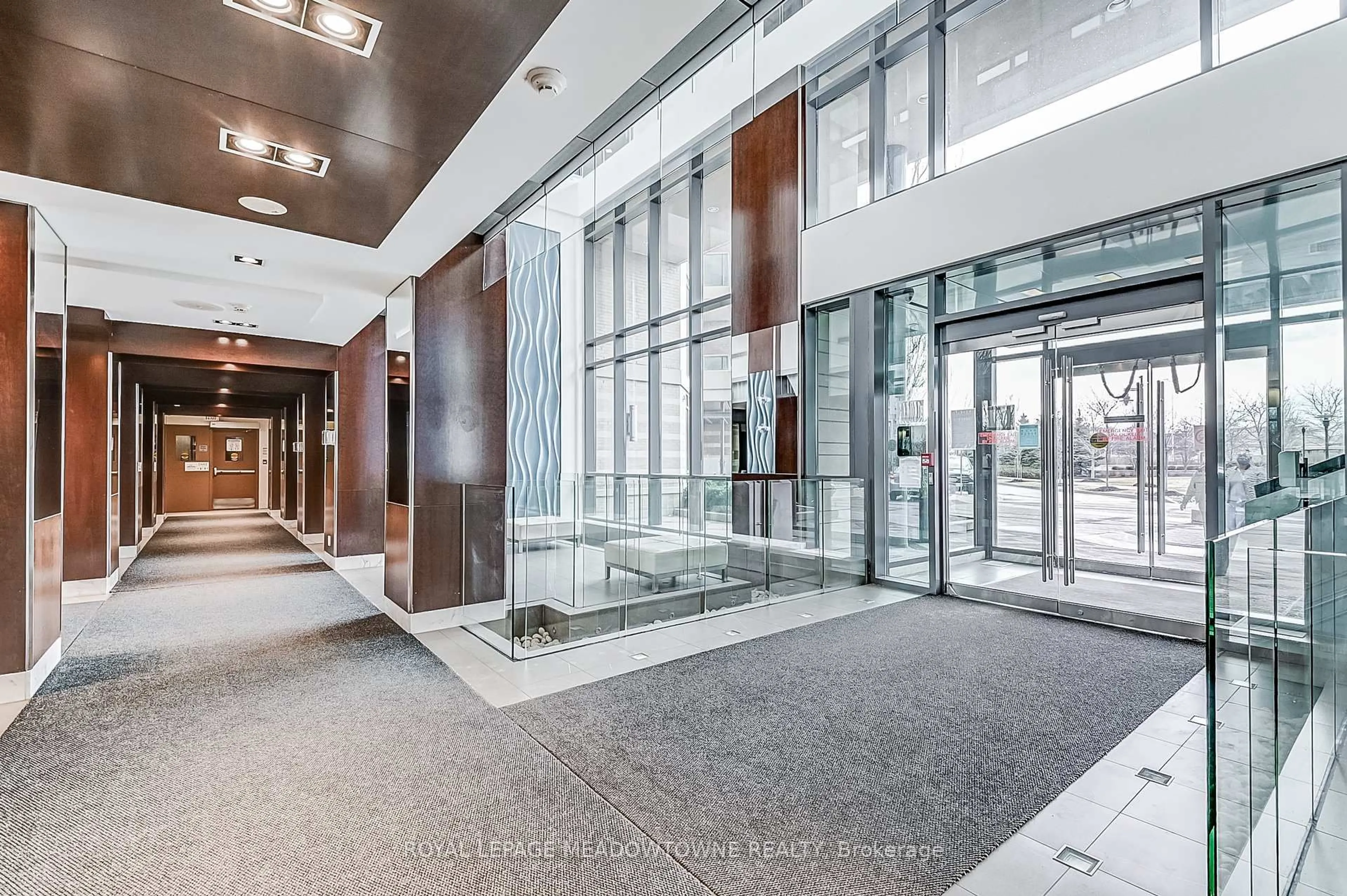 Indoor foyer for 225 Sherway Gardens Rd #807, Toronto Ontario M9C 0A3