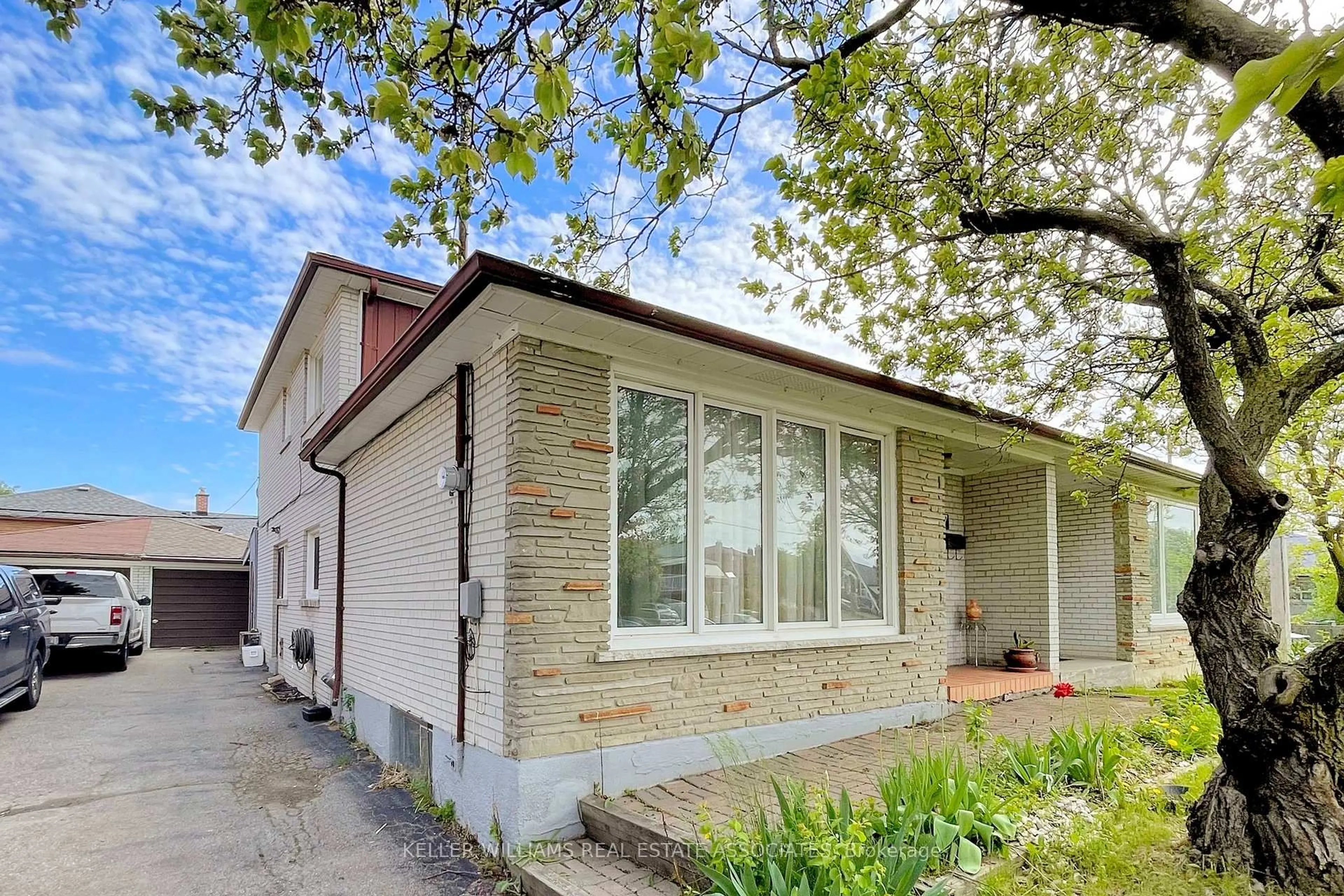 Home with brick exterior material, street for 47 Dovehouse Ave, Toronto Ontario M3J 1A3