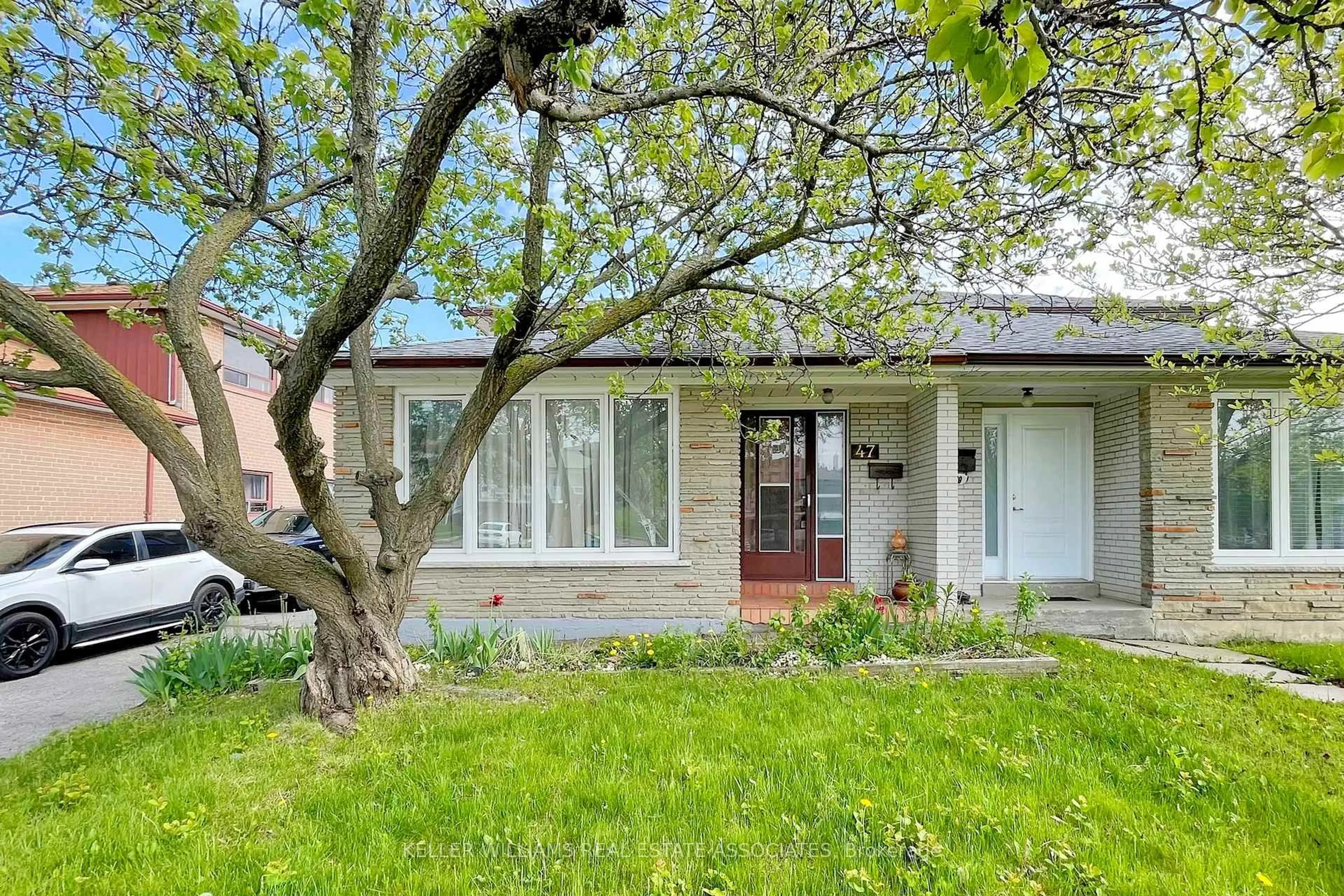 Home with brick exterior material, street for 47 Dovehouse Ave, Toronto Ontario M3J 1A3