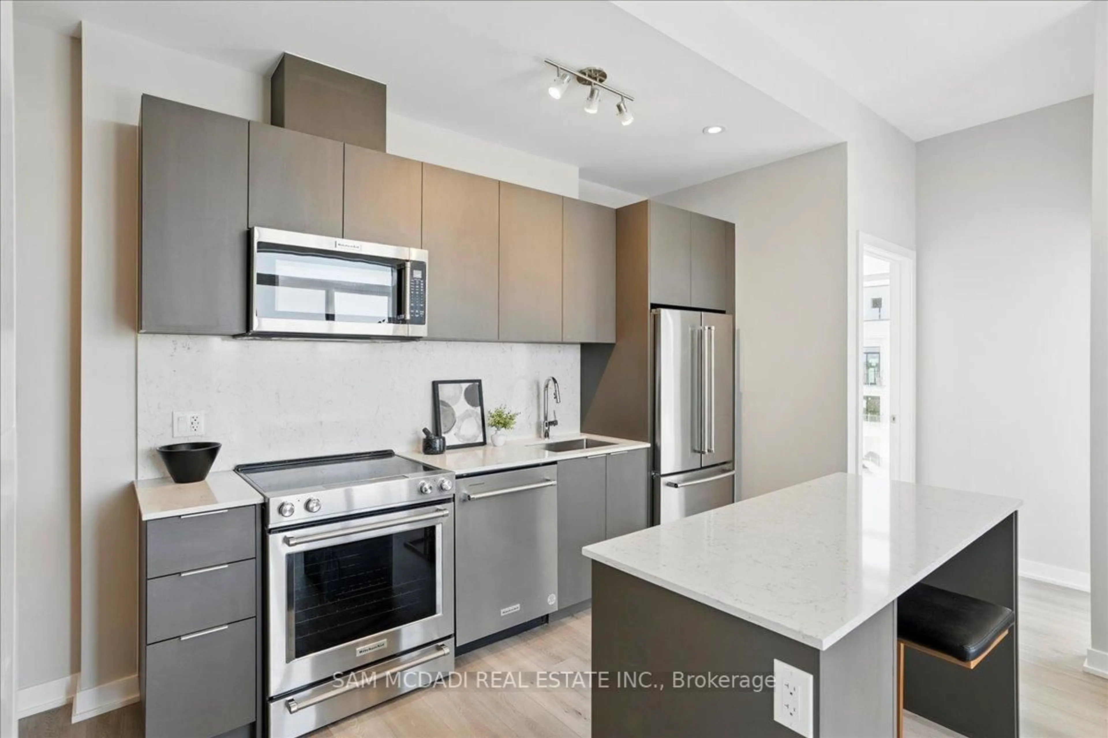 Unknown for 760 Whitlock Ave #805, Milton Ontario L9E 2B3