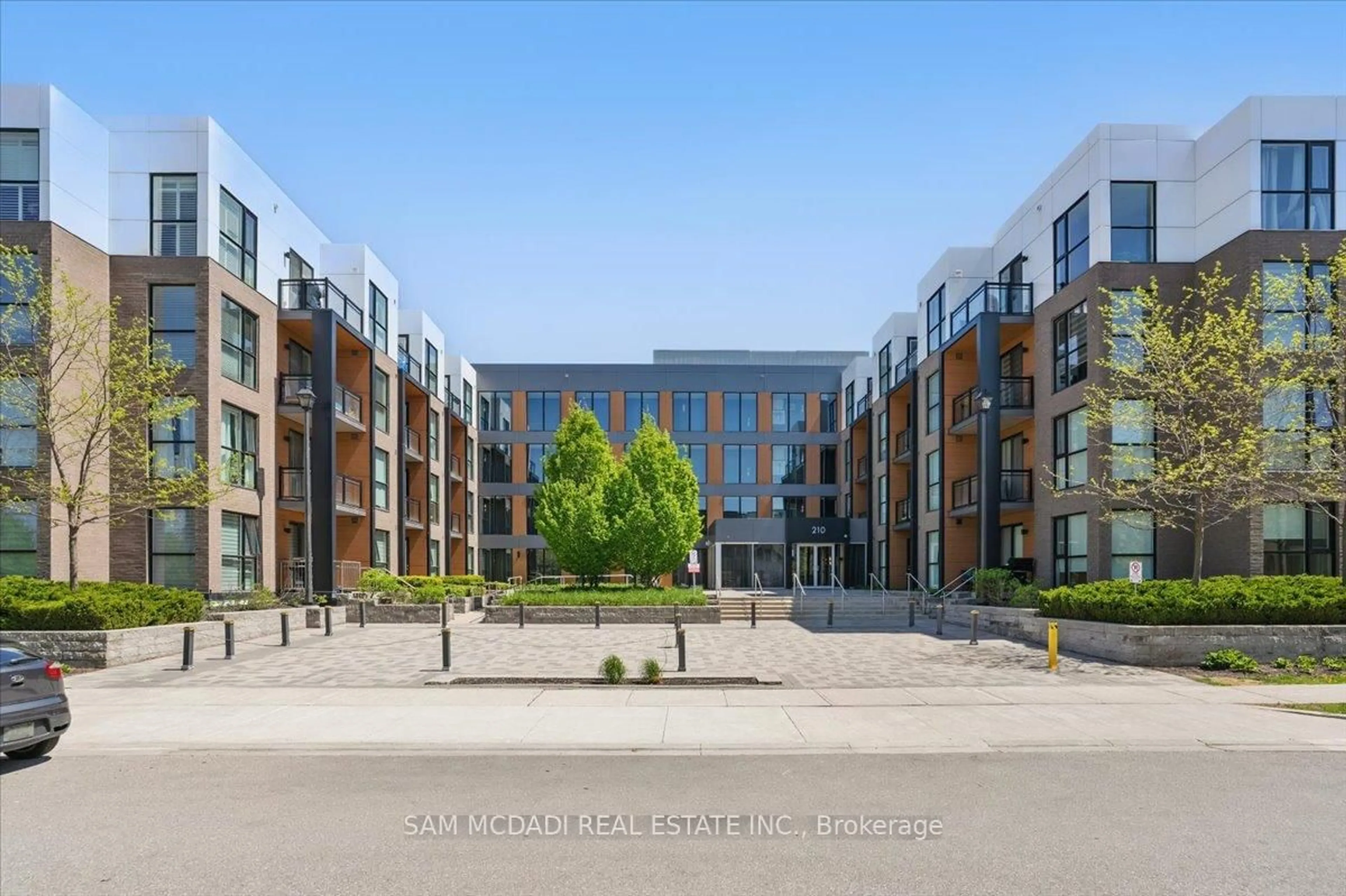 A pic from outside/outdoor area/front of a property/back of a property/a pic from drone, building for 210 Sabina Dr Dr #309, Oakville Ontario L6H 7C3