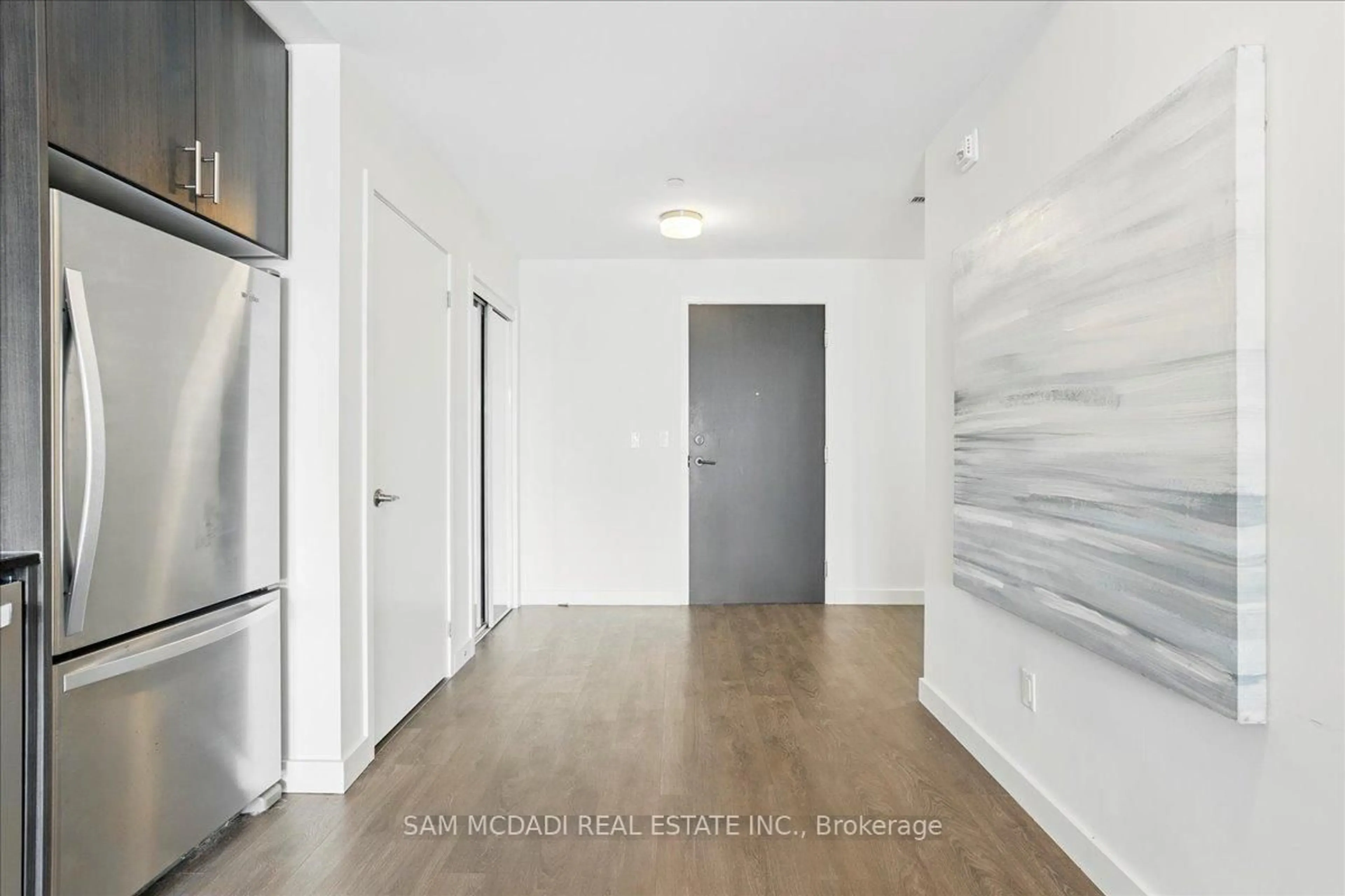 Indoor entryway for 210 Sabina Dr Dr #309, Oakville Ontario L6H 7C3