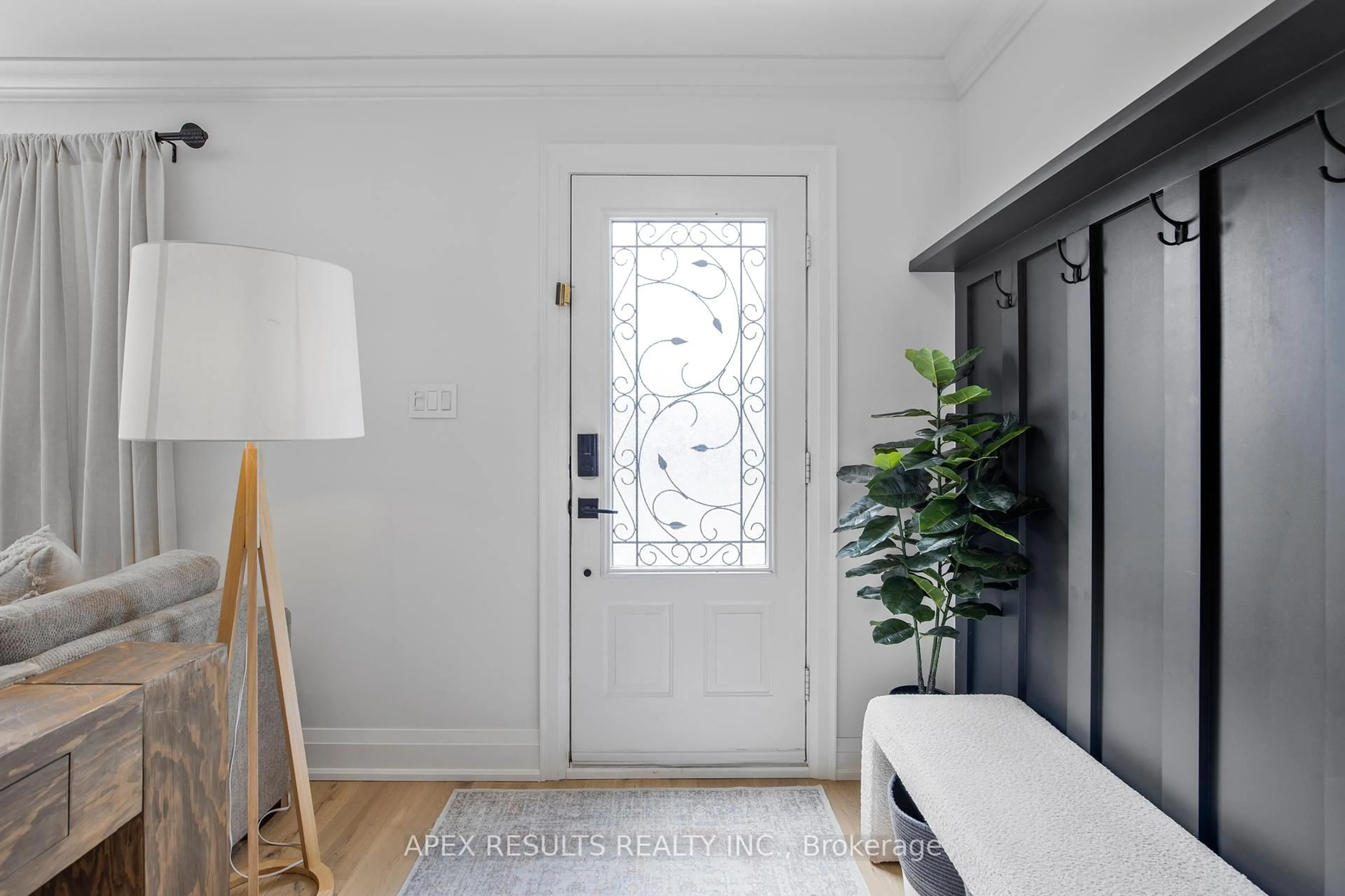 Indoor entryway for 3169 HEATHFIELD St, Burlington Ontario L7M 1E1
