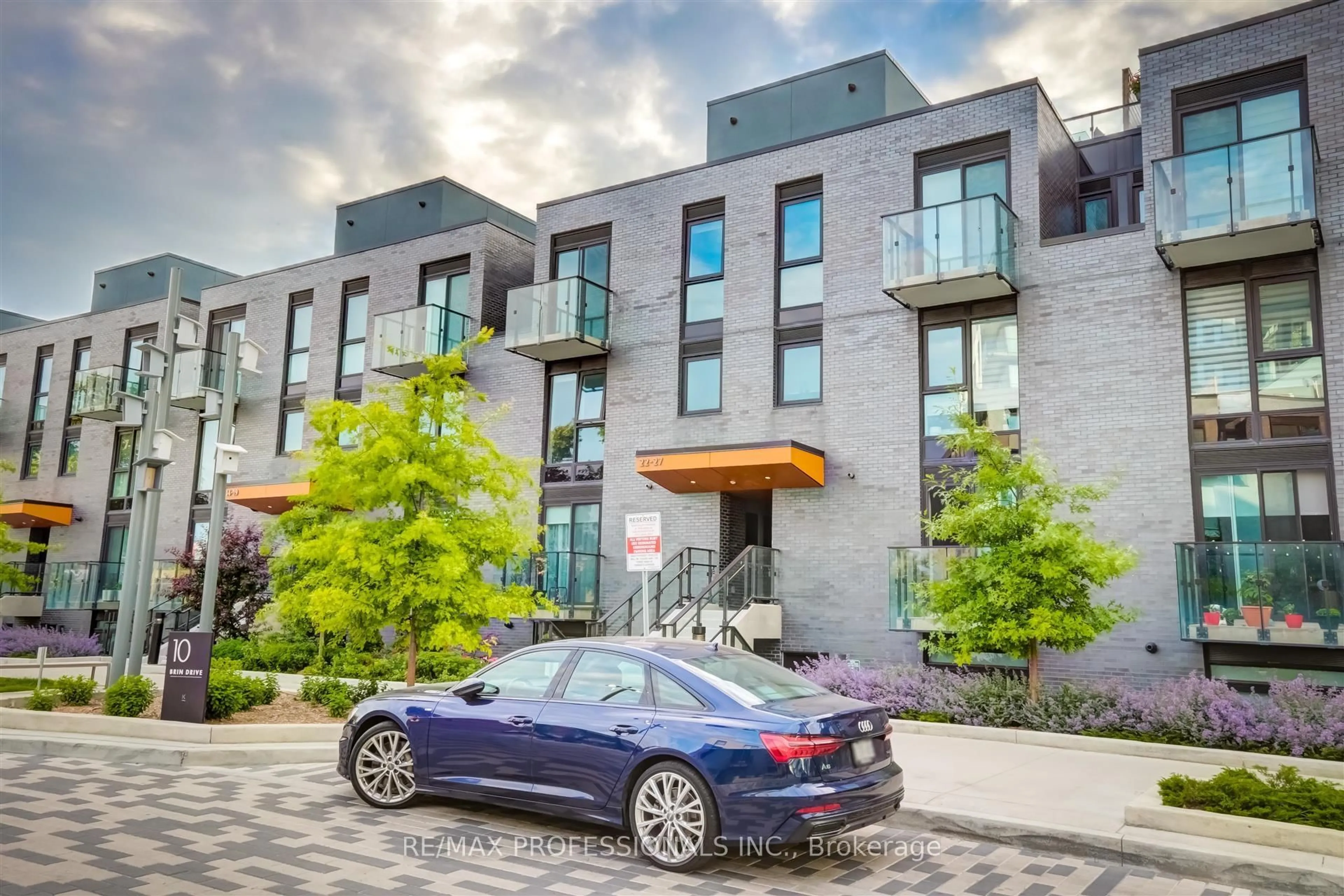 Unknown for 10 Brin Dr #TH3, Toronto Ontario M8X 0B3