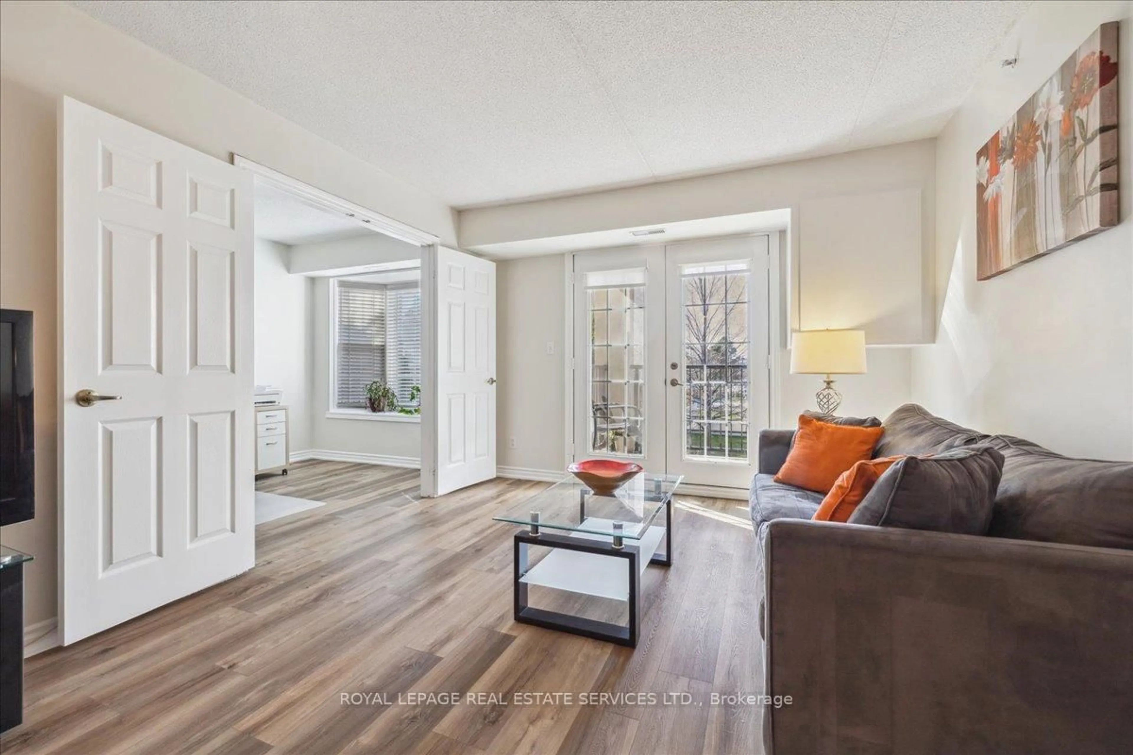 Living room with furniture, unknown for 1441 Walkers Line #209, Burlington Ontario L7M 4P2