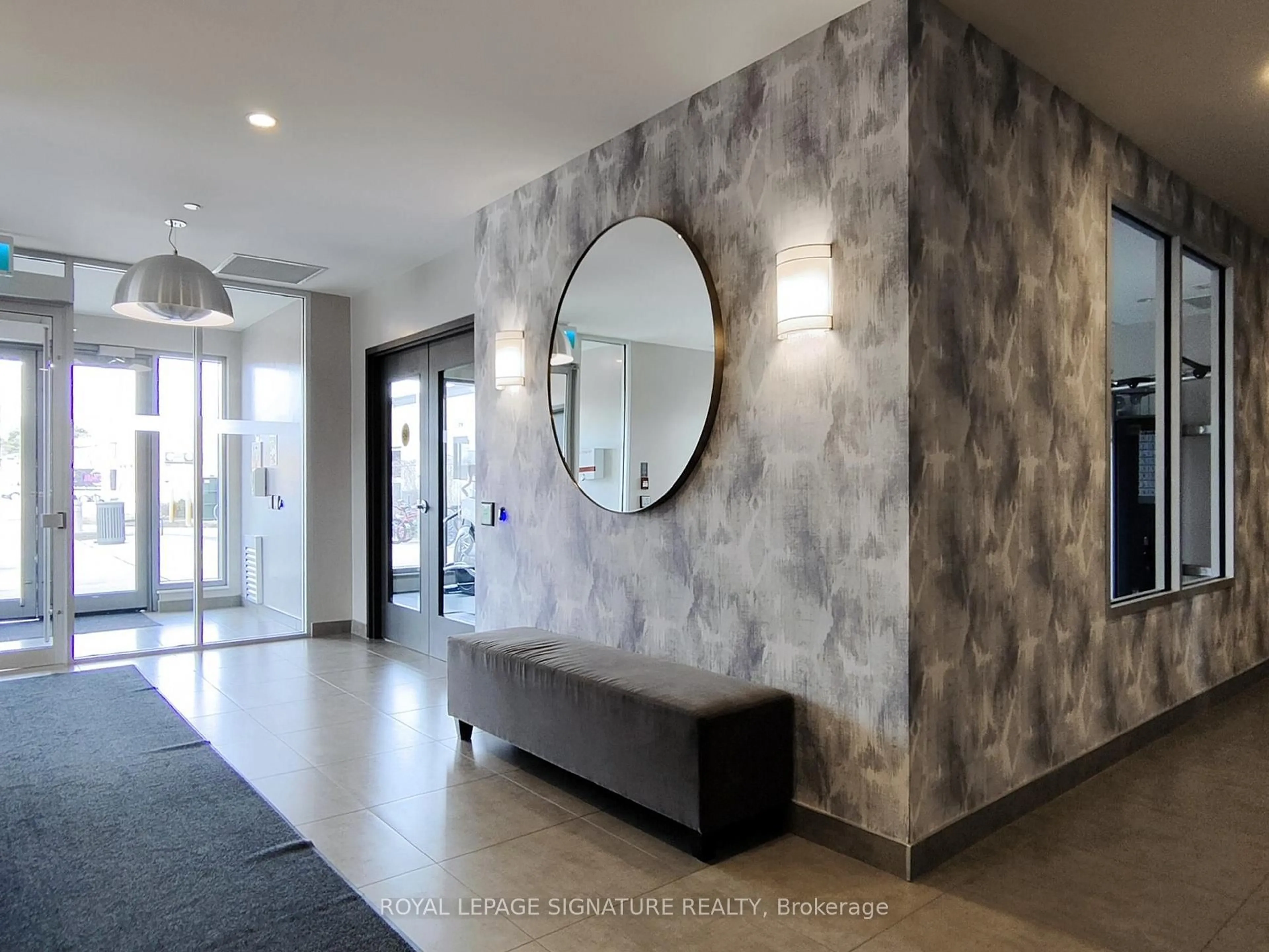 Indoor foyer for 716 Main St #505, Milton Ontario L9T 3P6