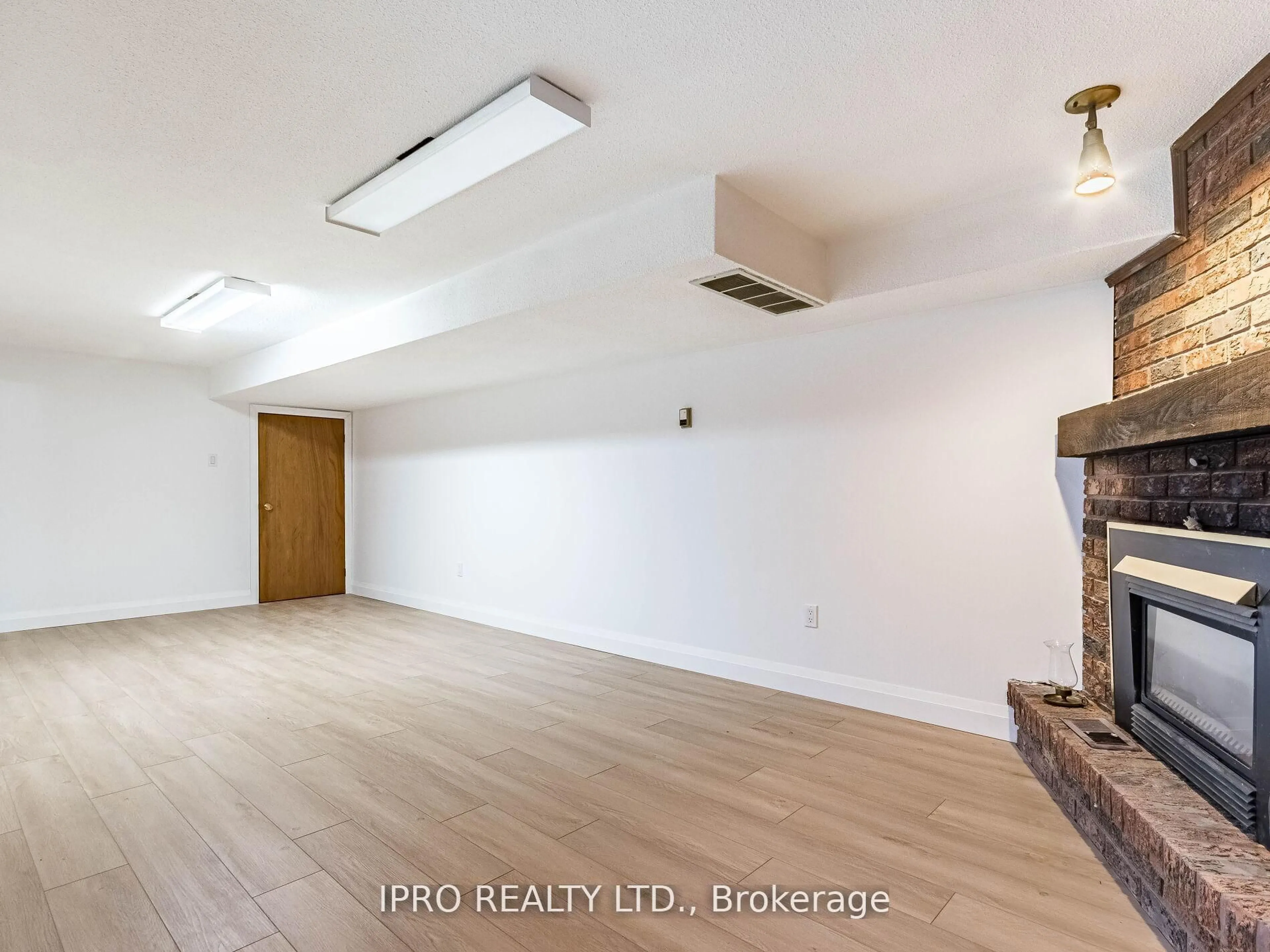 A pic of a room for 3293 Havenwood Dr, Mississauga Ontario L4X 2M2