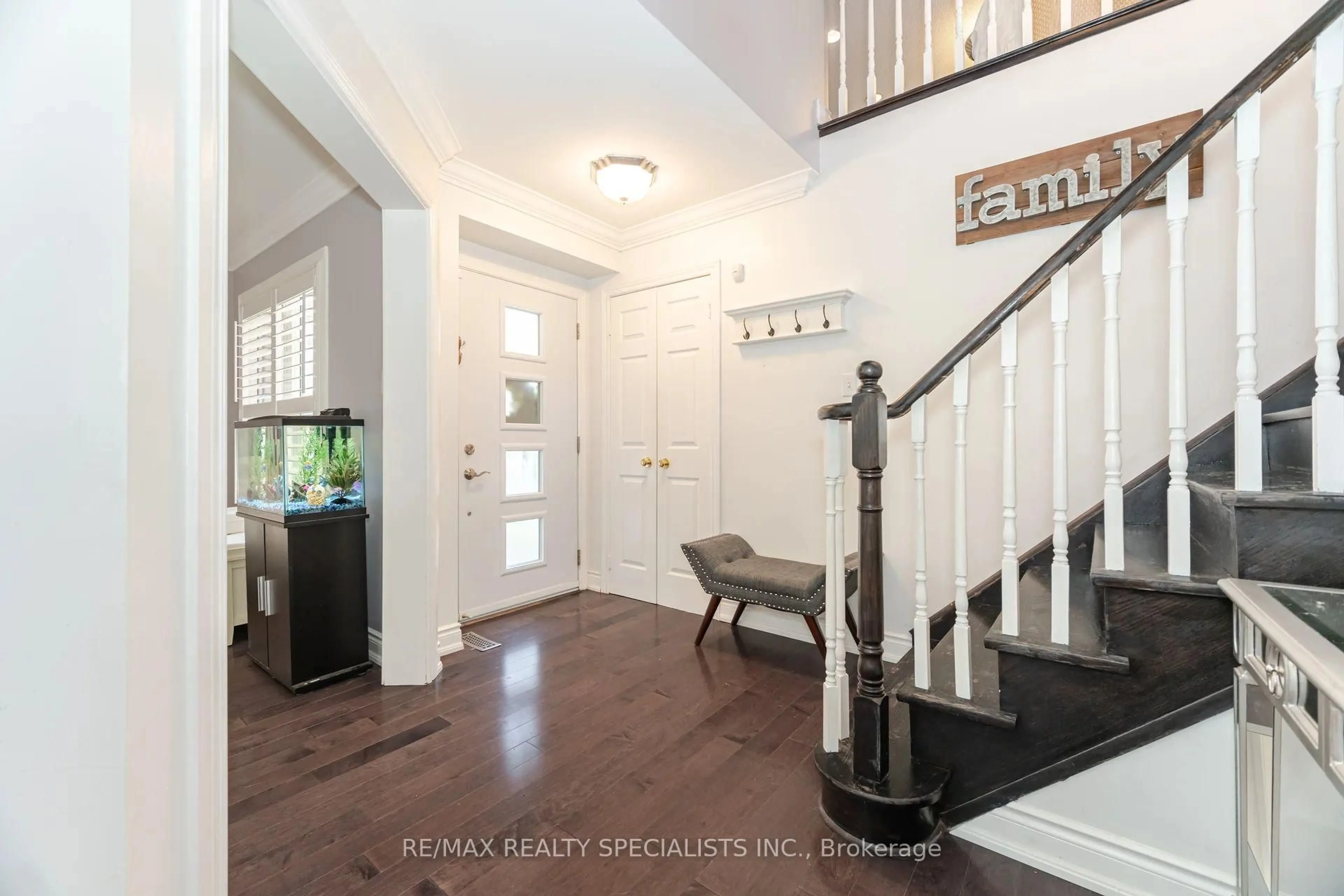 Indoor entryway for 131 Richvale Dr, Brampton Ontario L6Z 4P6
