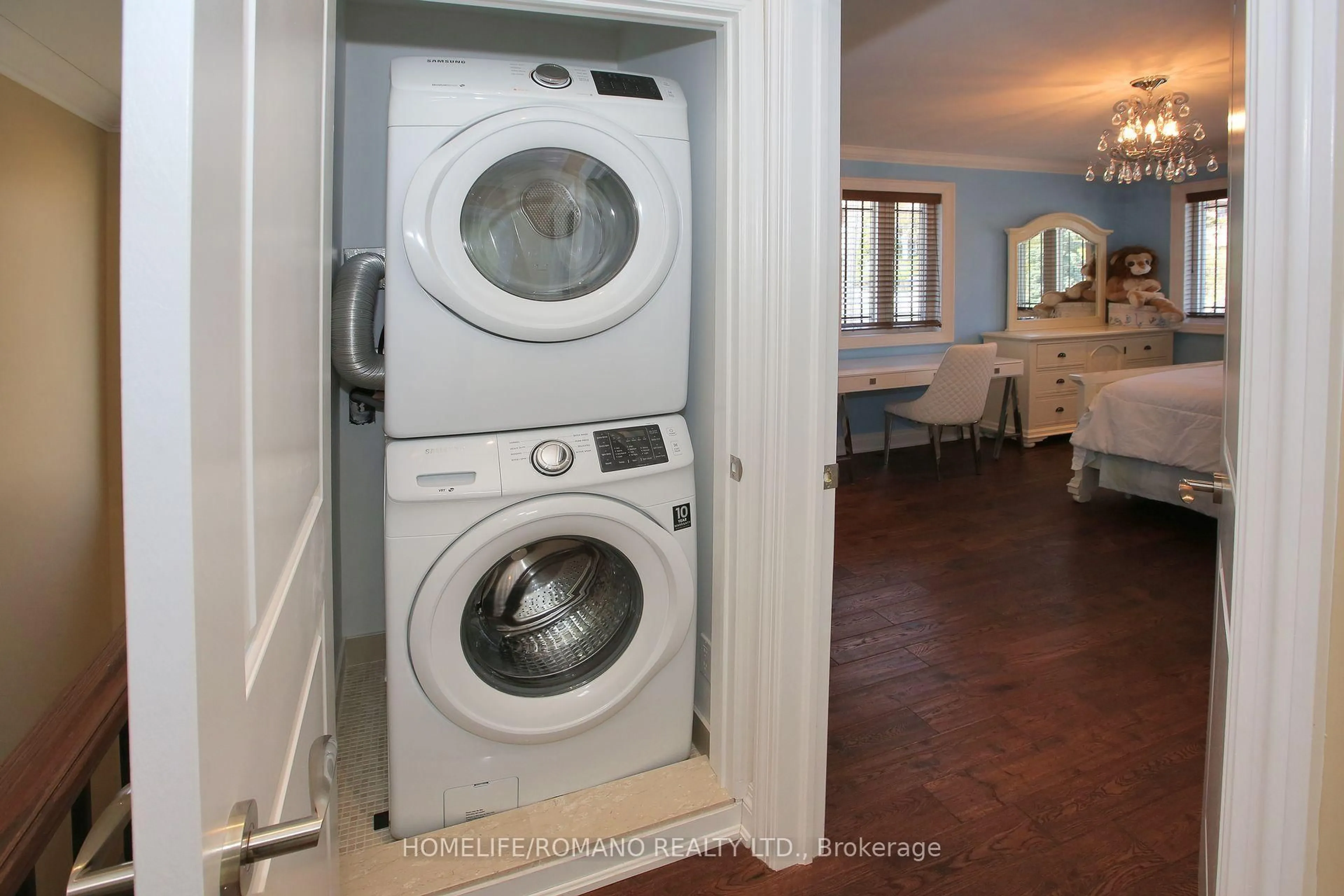 Laundry room for 566 Mcroberts Ave, Toronto Ontario M6E 4R6