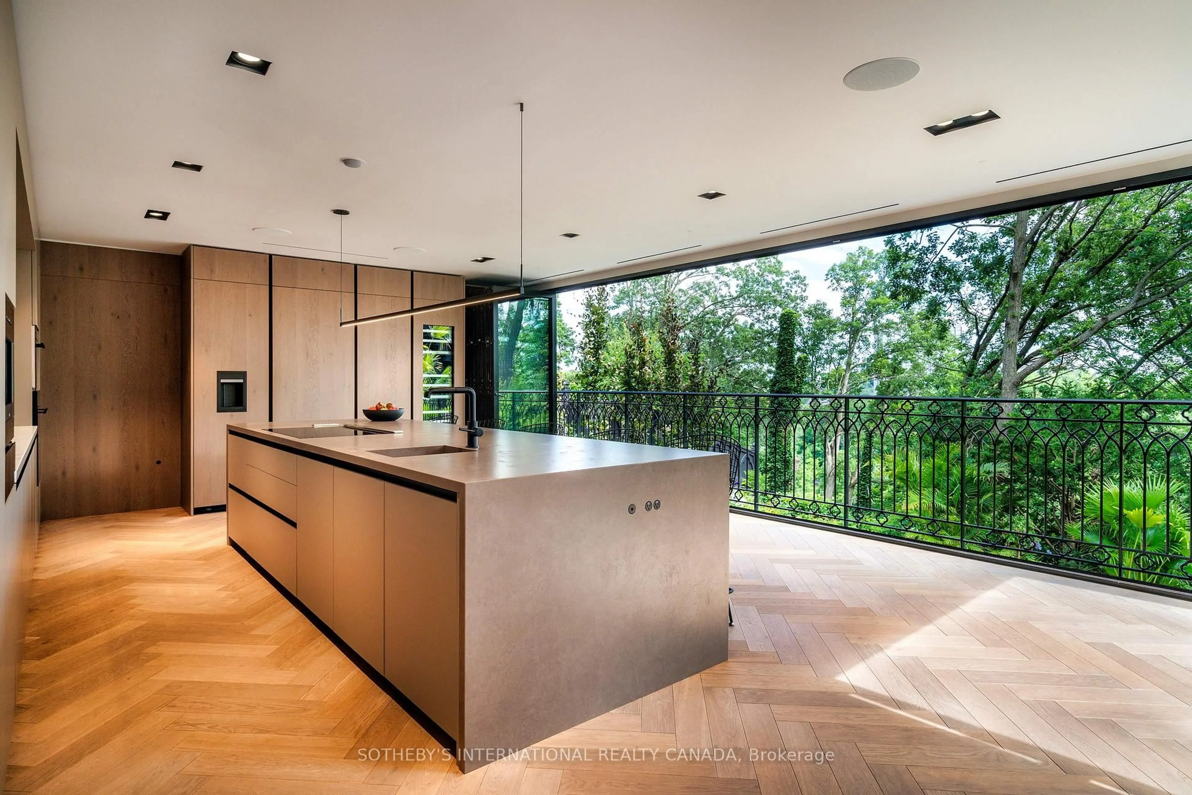 Contemporary kitchen, unknown for 57 Baby Point Cres, Toronto Ontario M6S 2B7