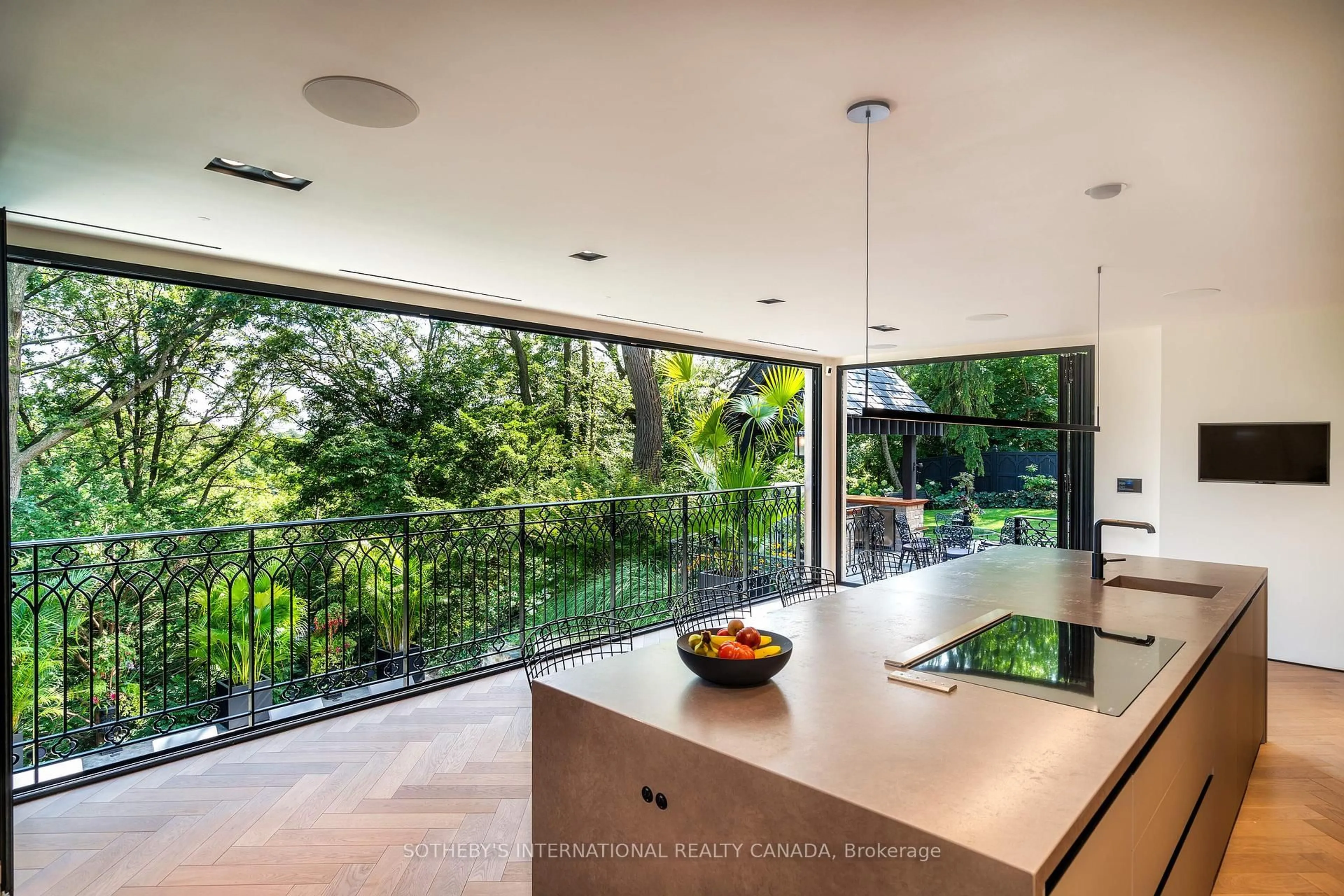 Contemporary kitchen, unknown for 57 Baby Point Cres, Toronto Ontario M6S 2B7
