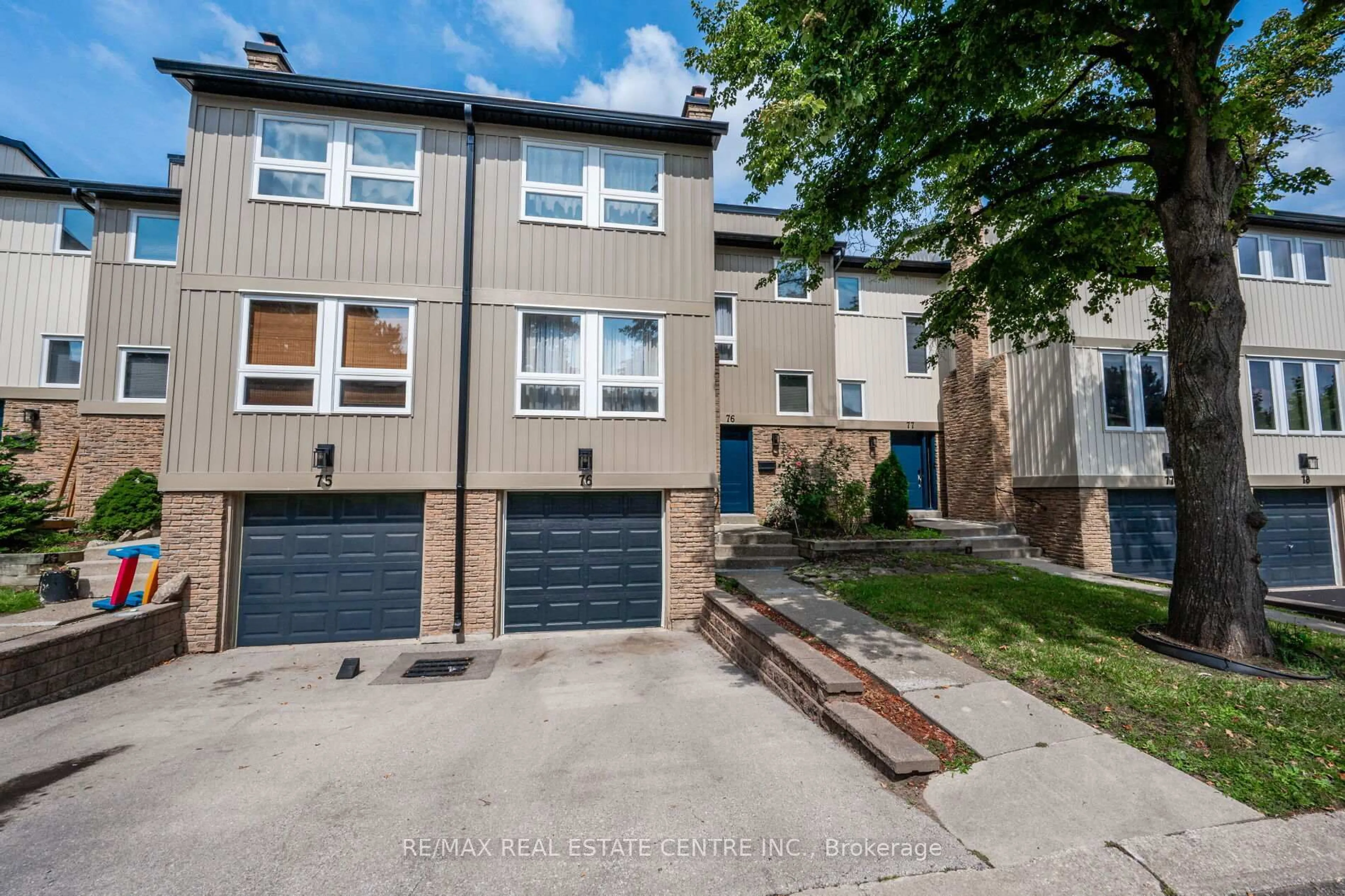A pic from outside/outdoor area/front of a property/back of a property/a pic from drone, street for 7080 Copenhagen Rd #76, Mississauga Ontario L5N 2C9