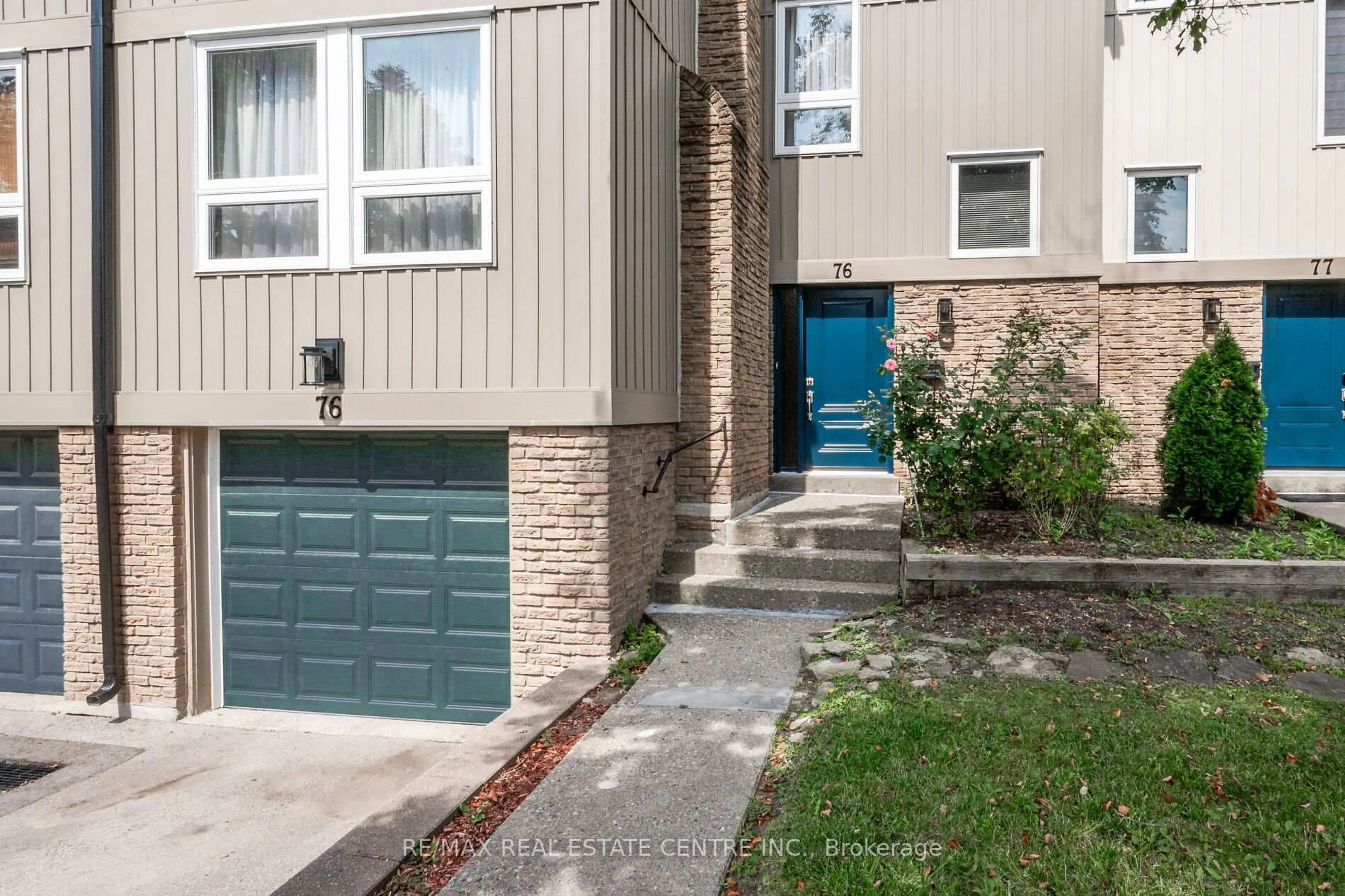Home with brick exterior material, street for 7080 Copenhagen Rd #76, Mississauga Ontario L5N 2C9
