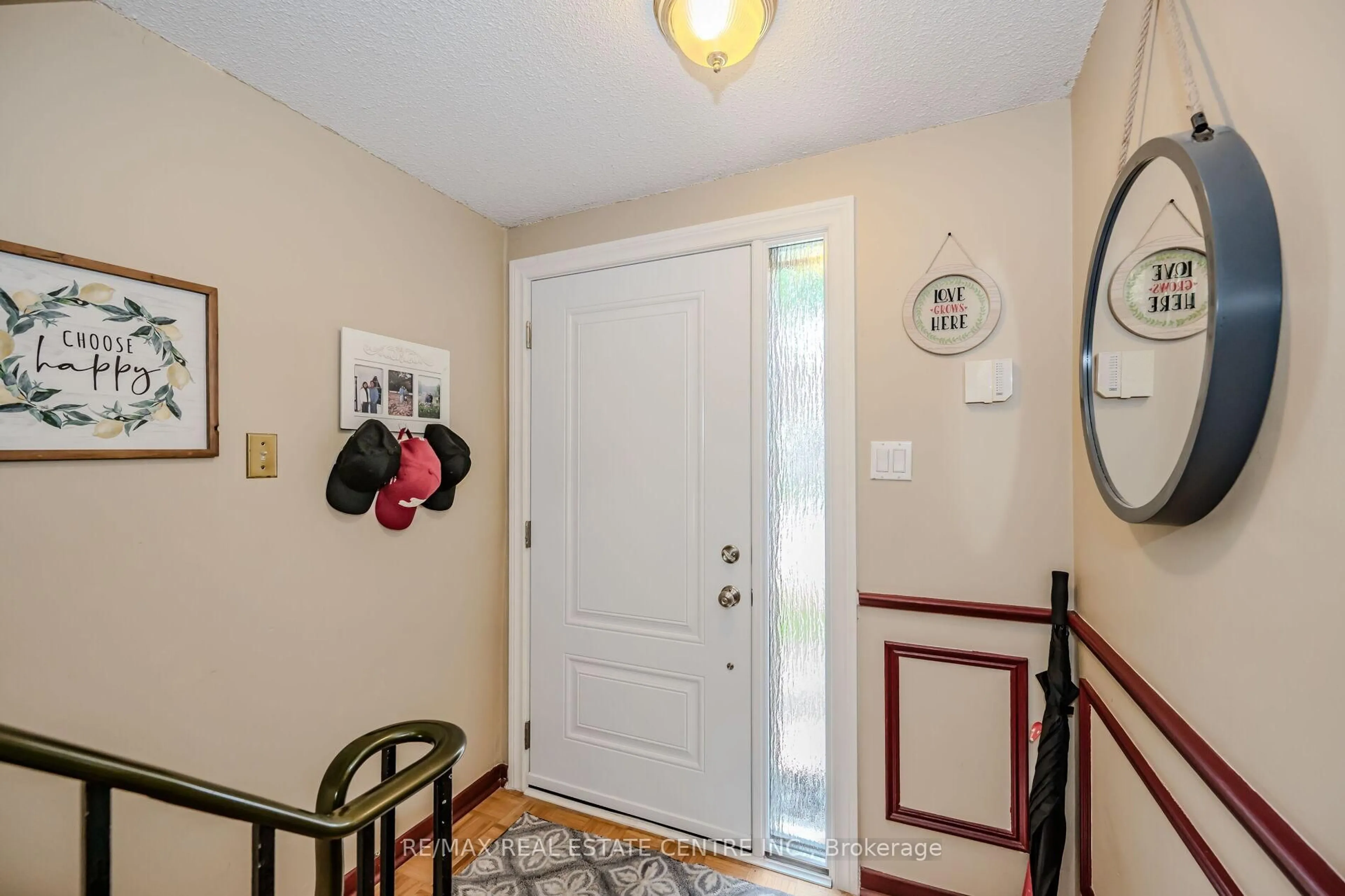 Indoor entryway for 7080 Copenhagen Rd #76, Mississauga Ontario L5N 2C9