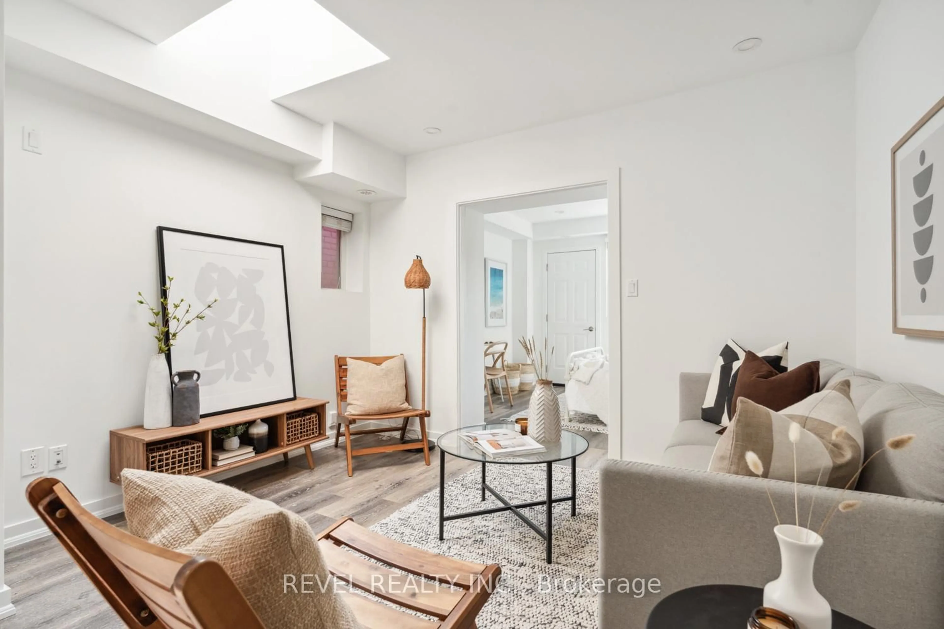 Living room with furniture, unknown for 526 Quebec Ave Ave, Toronto Ontario M6P 2V7