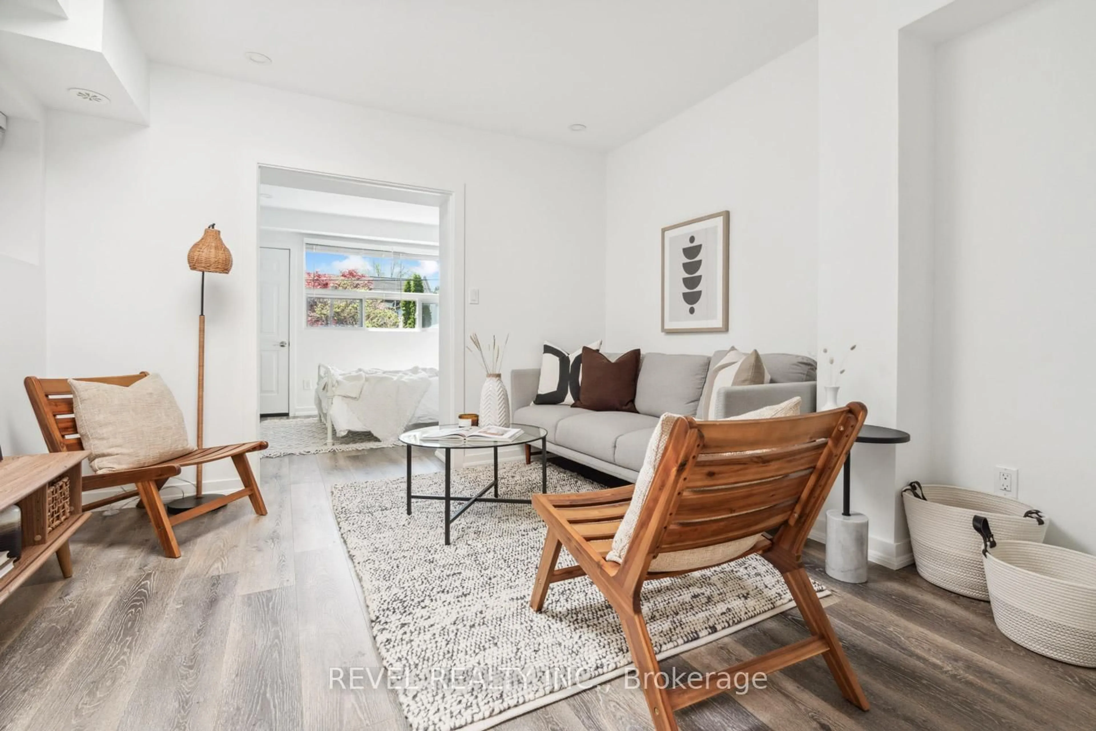 Living room with furniture, unknown for 526 Quebec Ave Ave, Toronto Ontario M6P 2V7