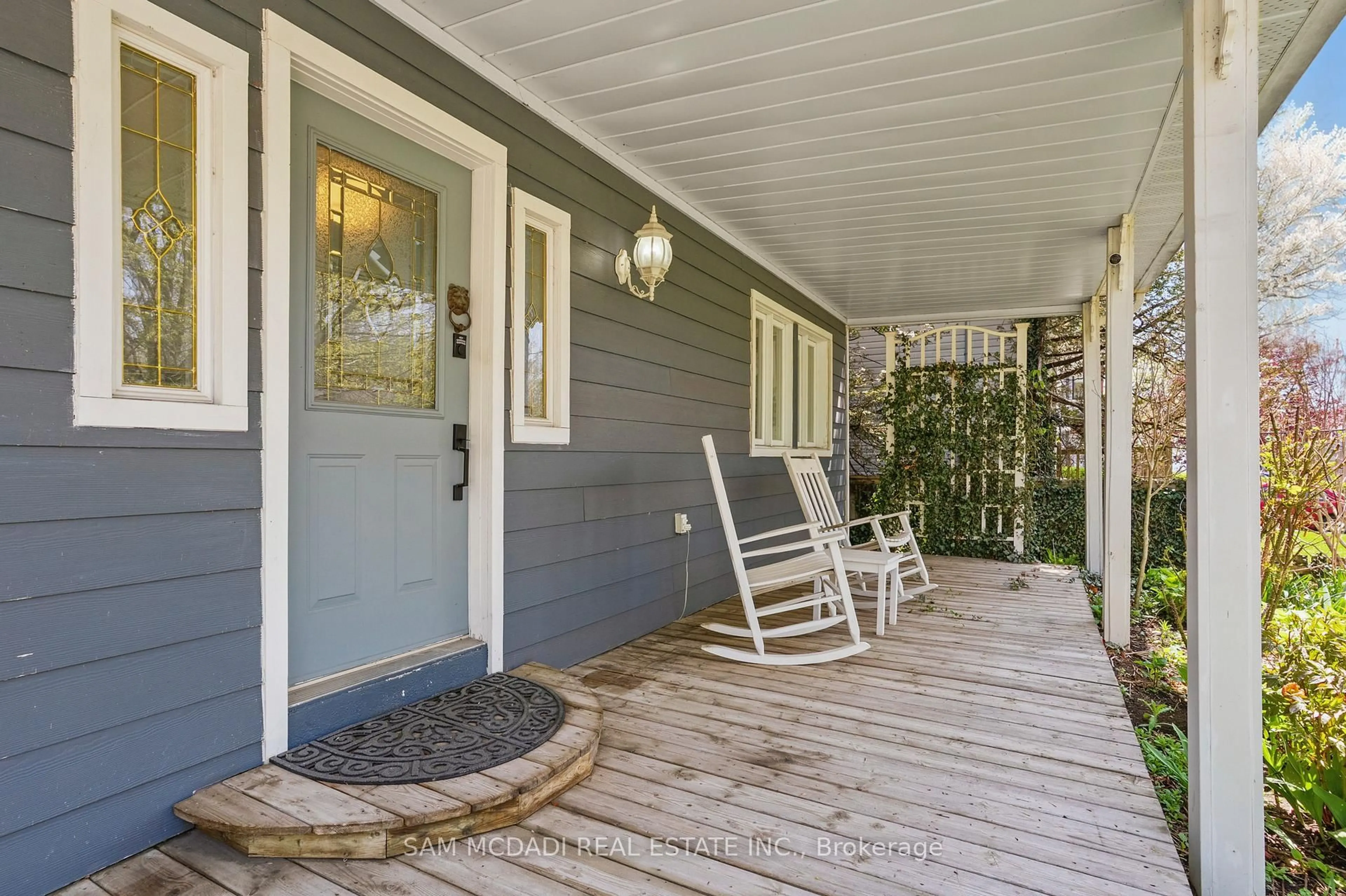 Unknown for 877 Beechwood Ave, Mississauga Ontario L5G 4E3