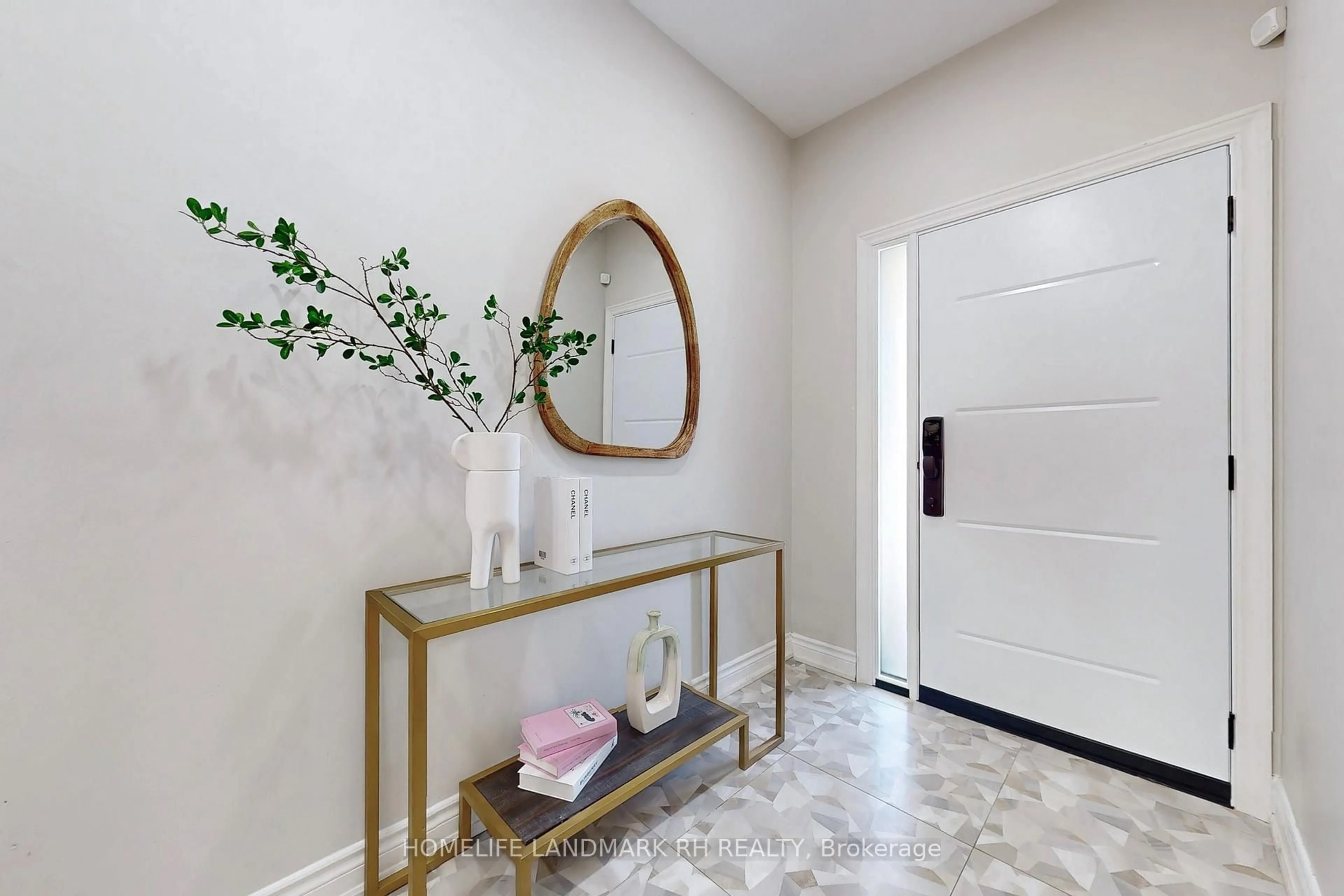 Indoor entryway for 4285 Guildwood Way, Mississauga Ontario L5R 0A7