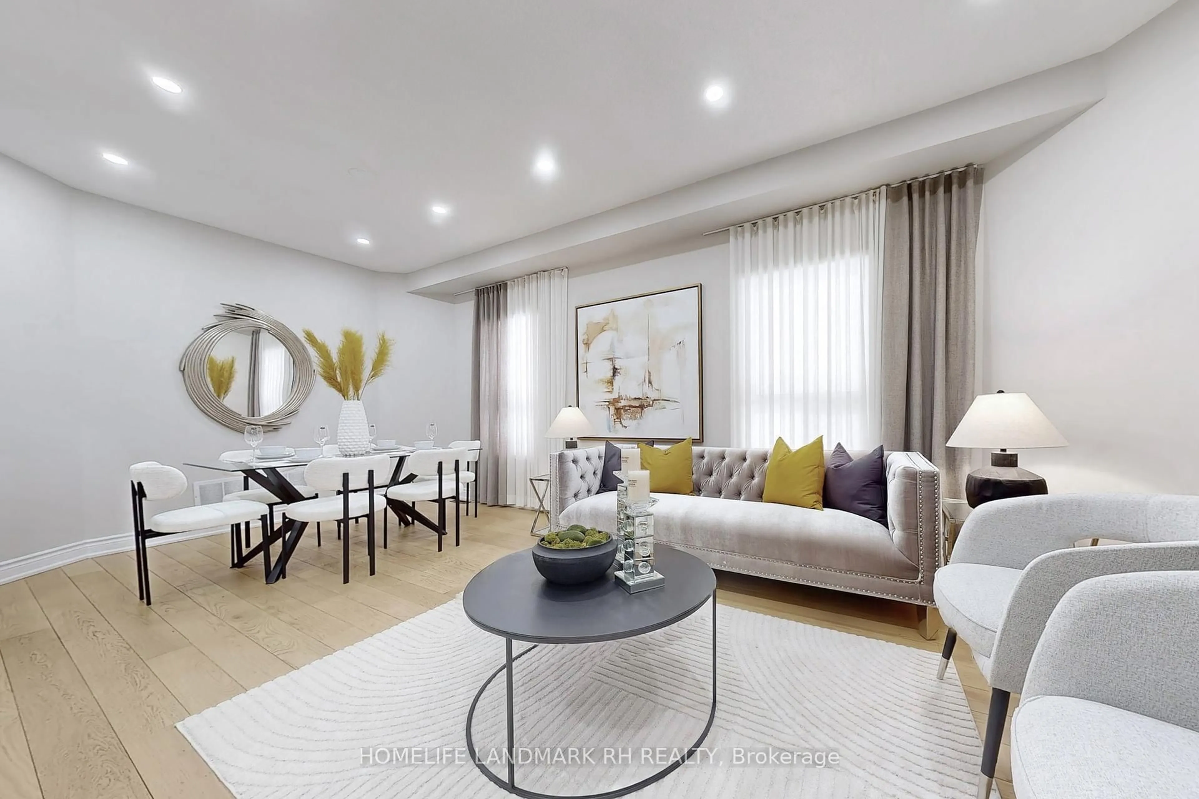 Living room with furniture, unknown for 4285 Guildwood Way, Mississauga Ontario L5R 0A7