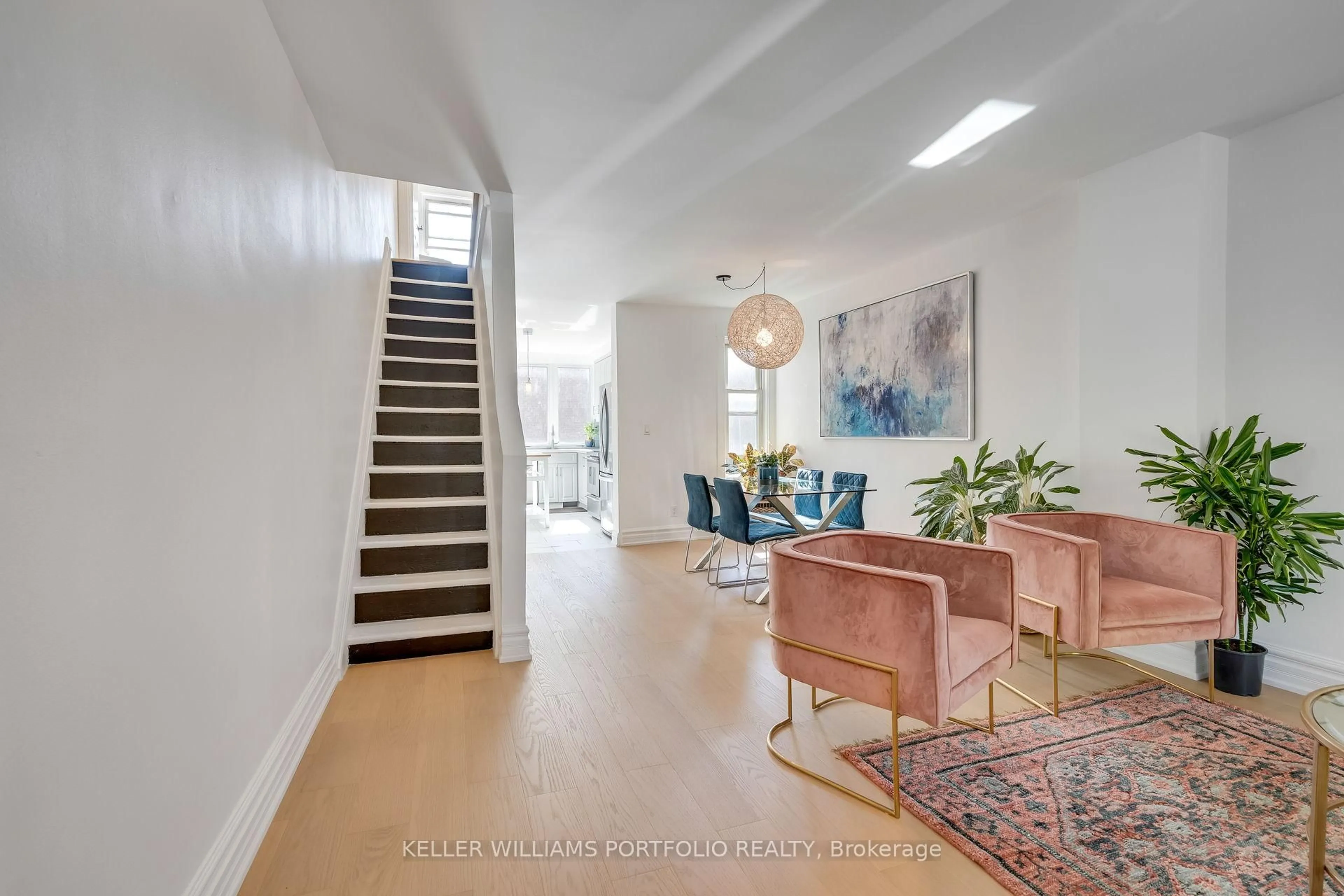 Indoor foyer for 166 Gilmour Ave, Toronto Ontario M6P 3B3