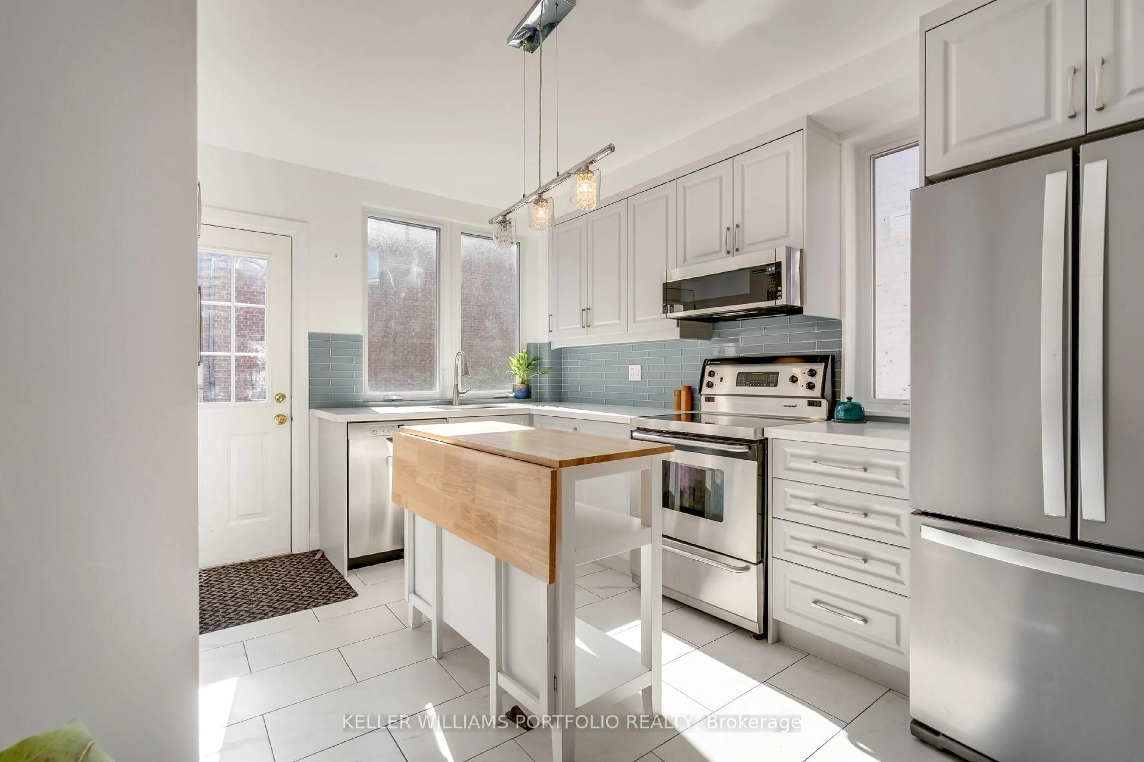 Open concept kitchen, ceramic/tile floor for 166 Gilmour Ave, Toronto Ontario M6P 3B3