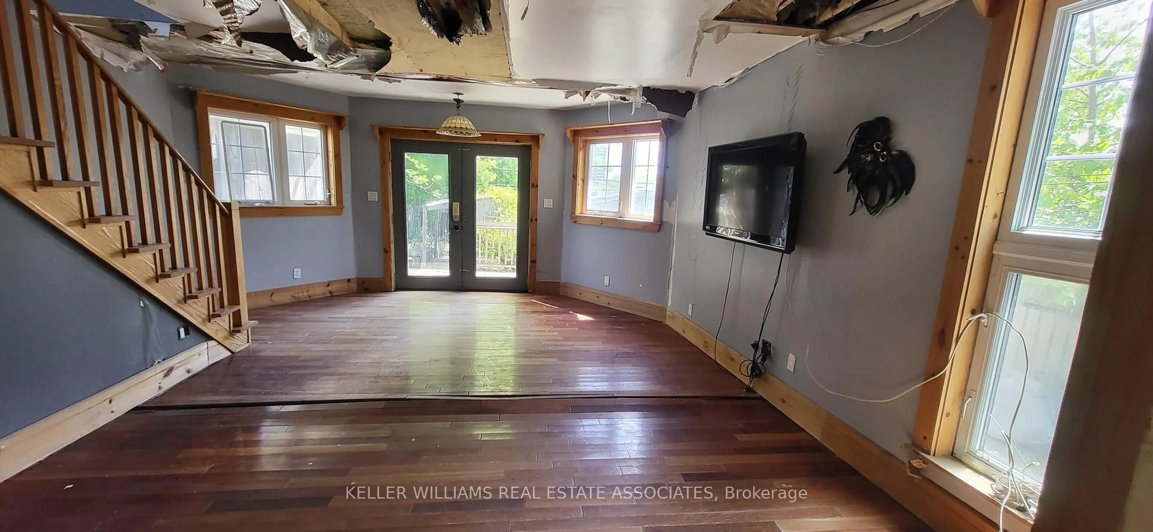 A pic of a room for 343 Kane Ave, Toronto Ontario M6M 3N9