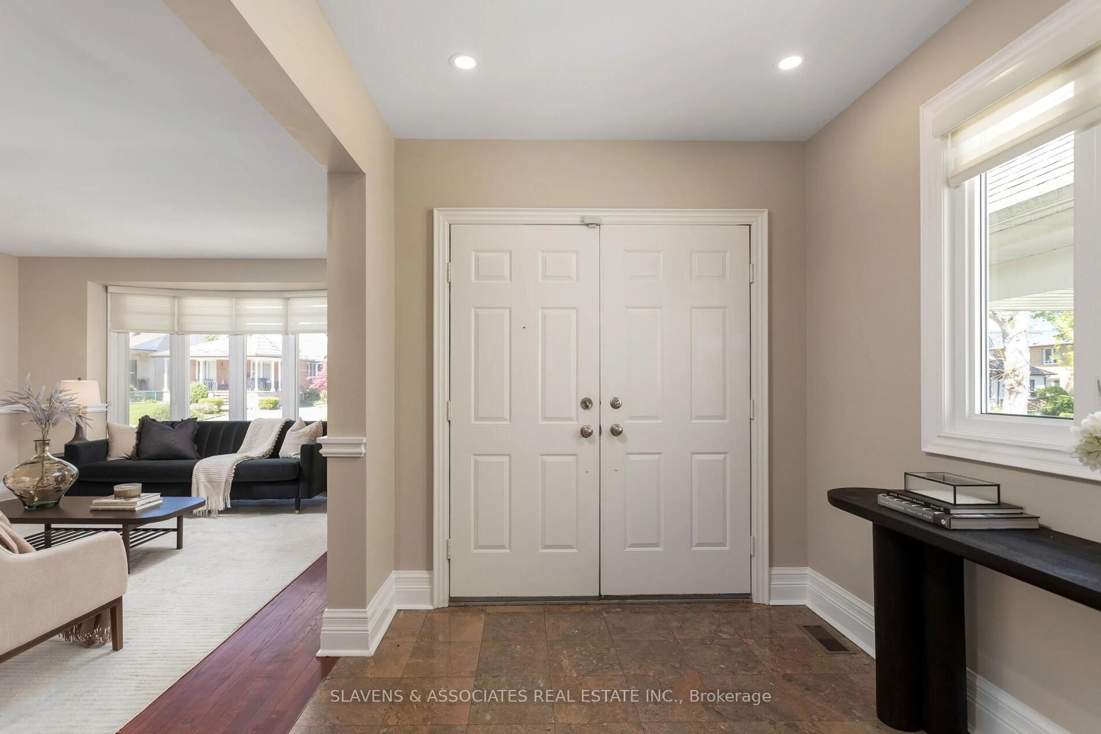 Indoor entryway for 20 Benson Ave, Mississauga Ontario L5H 2P4