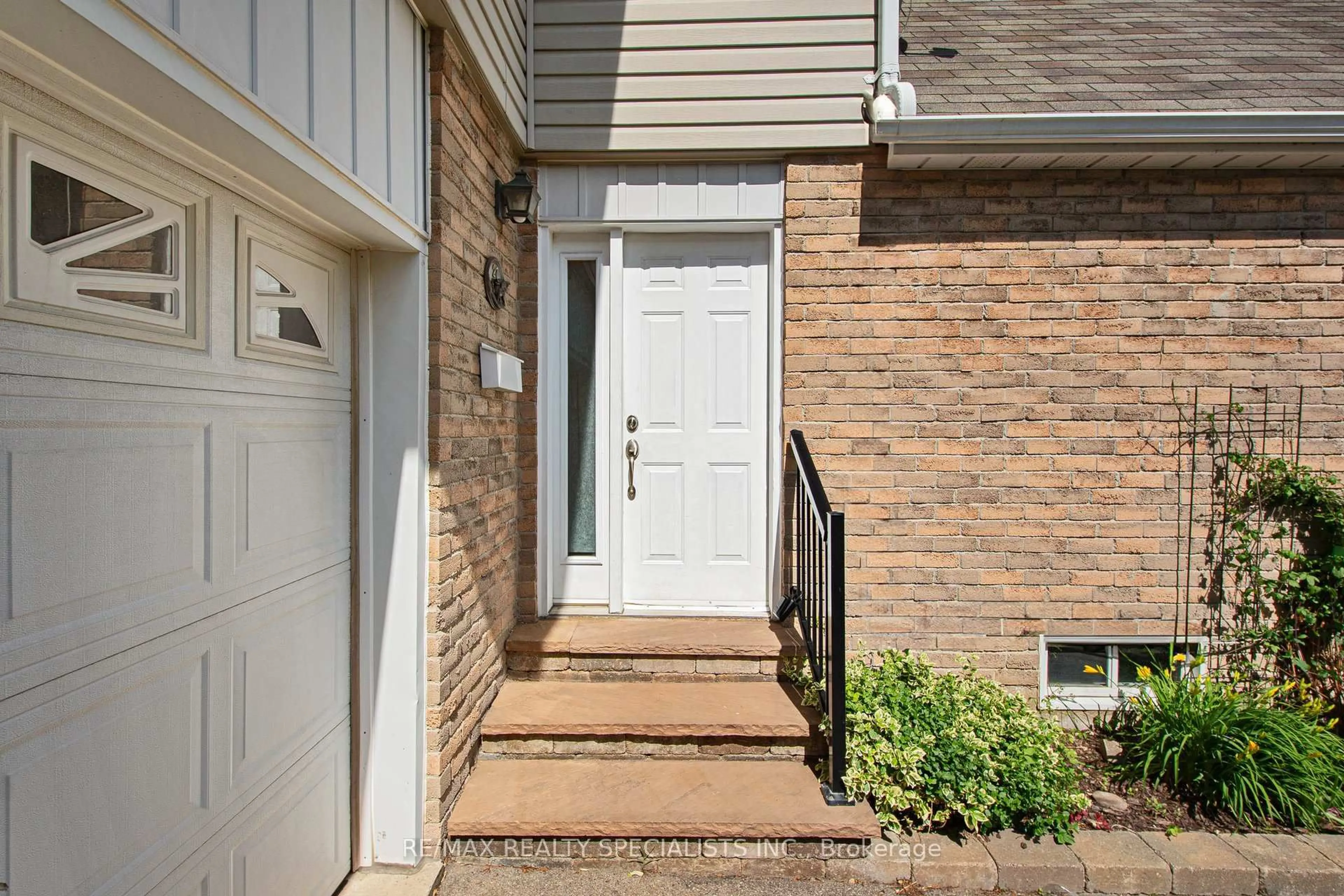 Indoor entryway for 27 Lafferty St, Toronto Ontario M9C 5B5