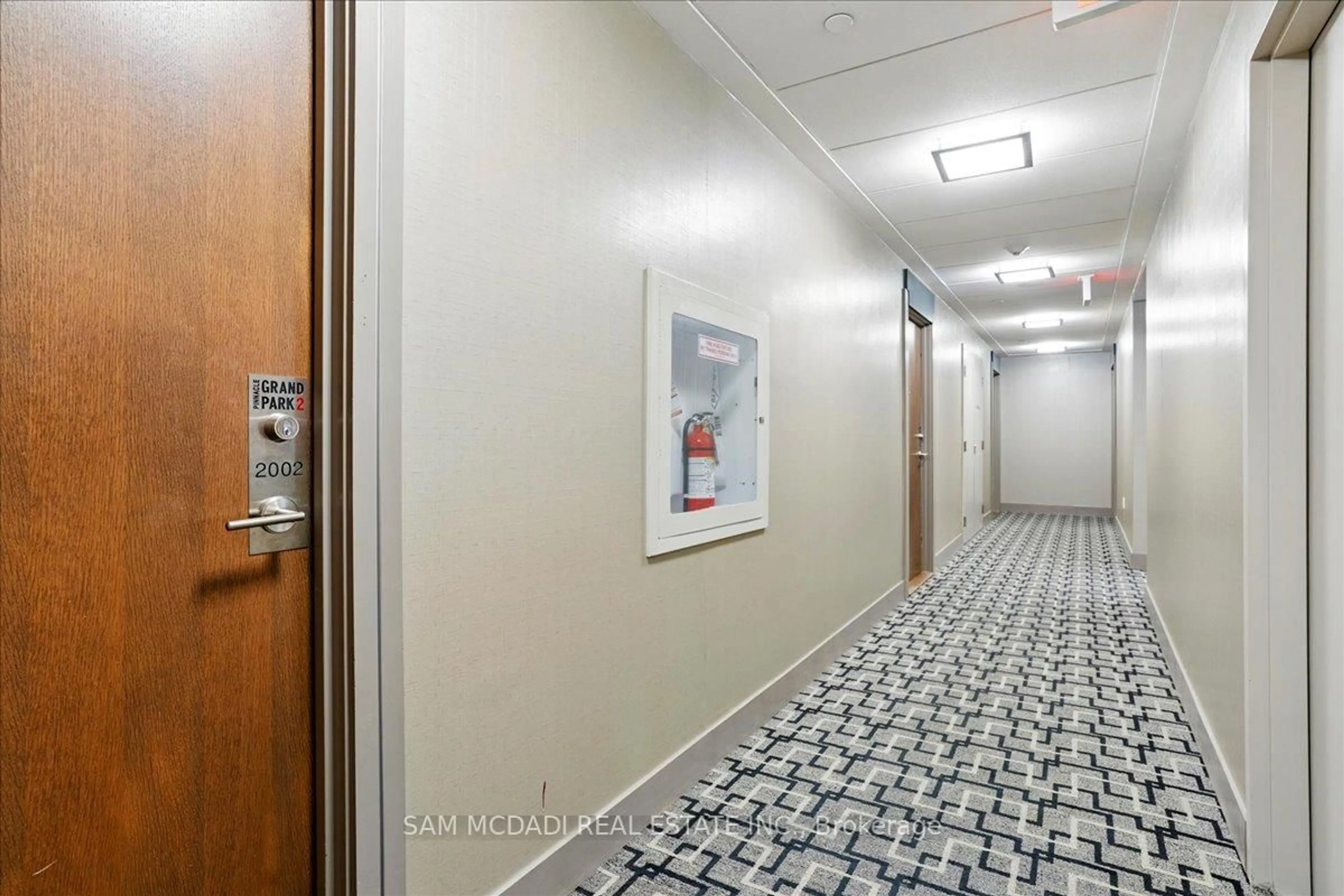 Indoor foyer for 3975 Grand Park Dr #2002, Mississauga Ontario L5B 0K4